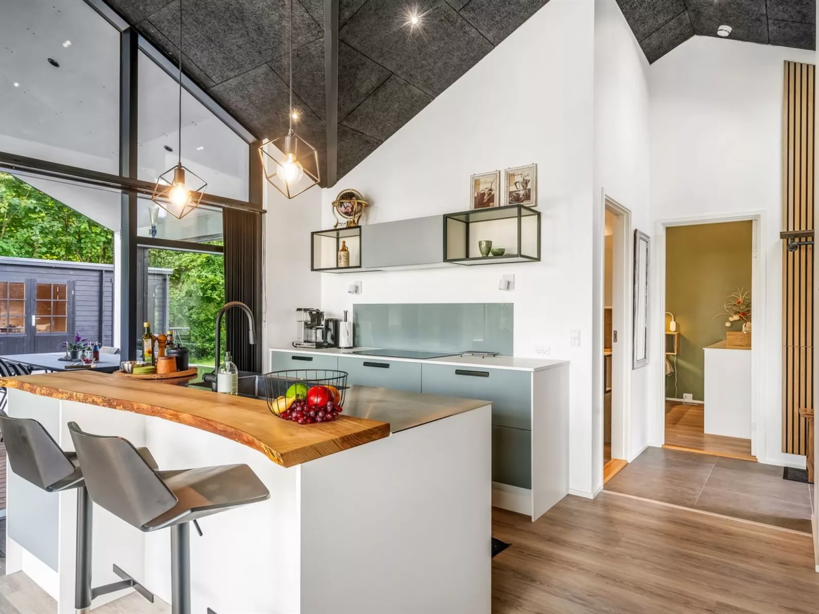 "Jahn" - 250m to the fjord-Binnen