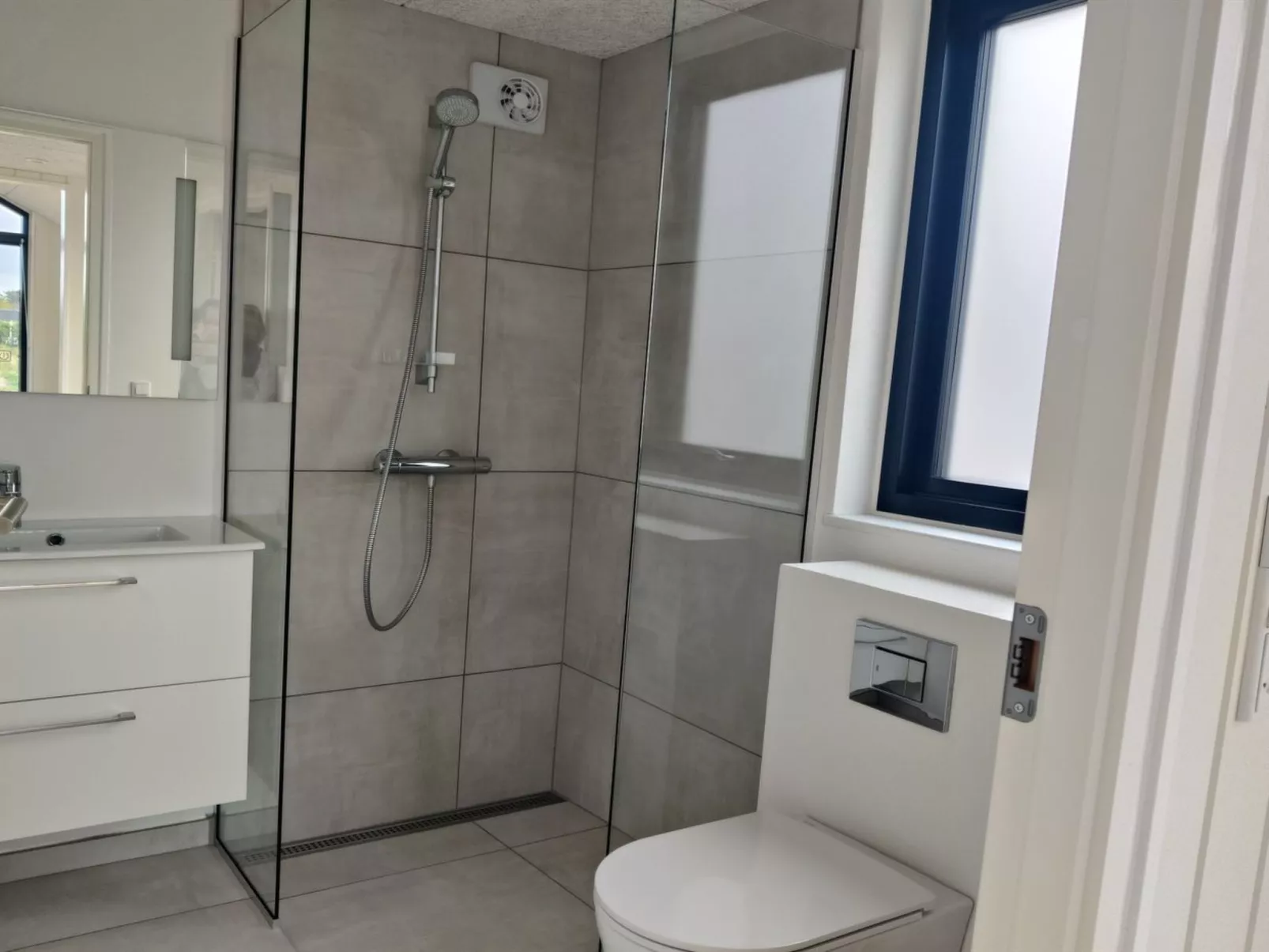 "Stenkil" - 1.2km from the sea-Binnen