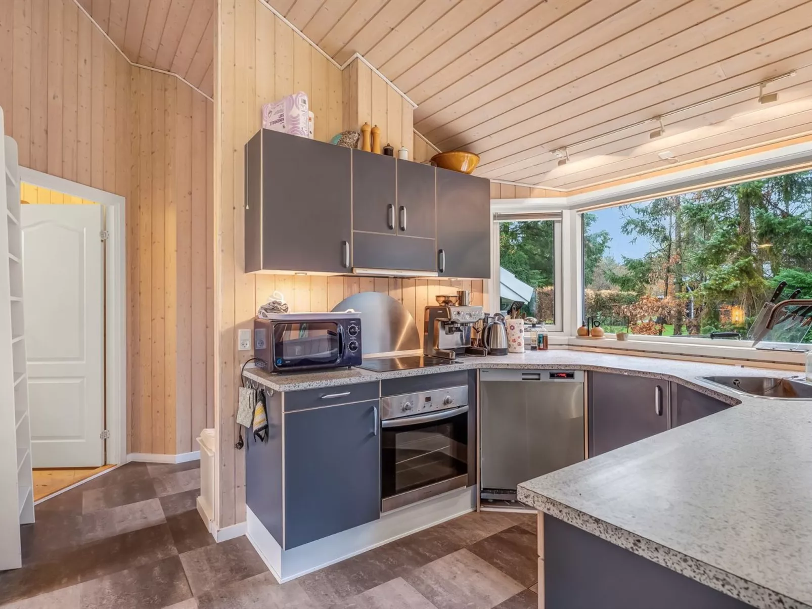 "Ensio" - 8.0km from the sea-Binnen