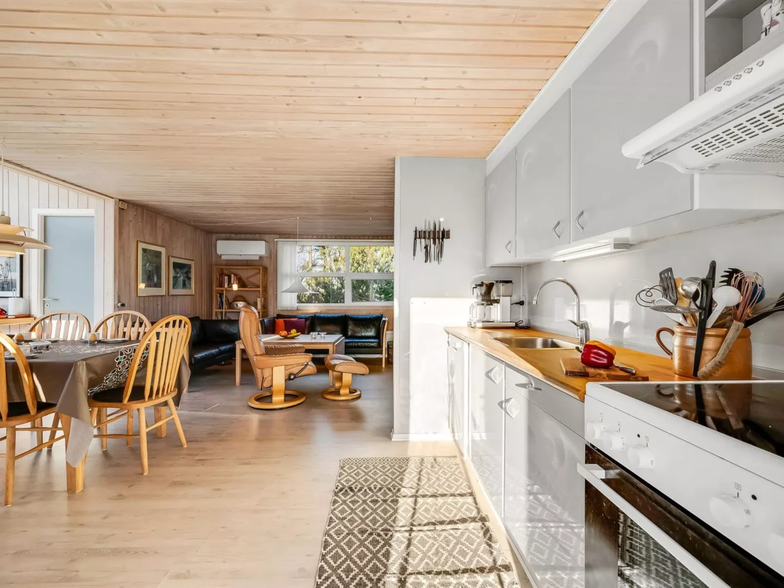 "Elsabet" - 700m to the fjord-Binnen