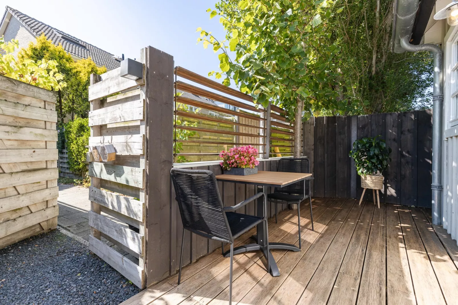 Lijsterhofstraat 13 - Knusse vakantiewoning nabij strand en centrum-Tuinen zomer