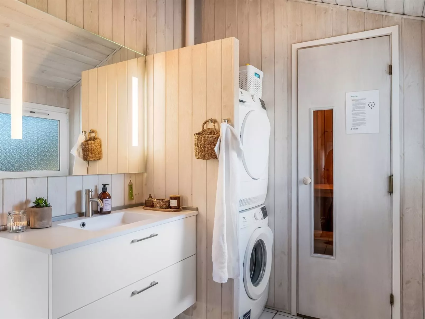 "Henri" - 1.2km from the sea-Binnen