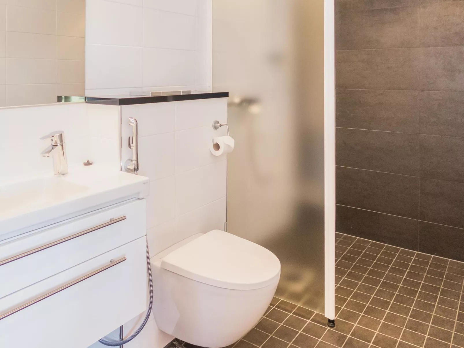 Holy lake chalet b-Binnen