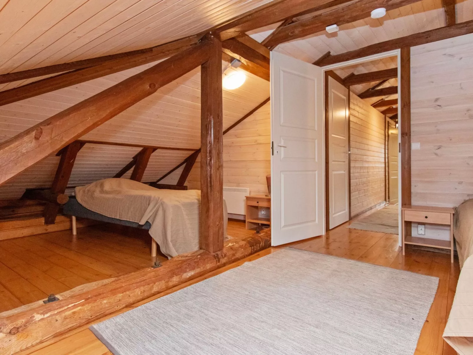 Kaislajärven huvila-Binnen