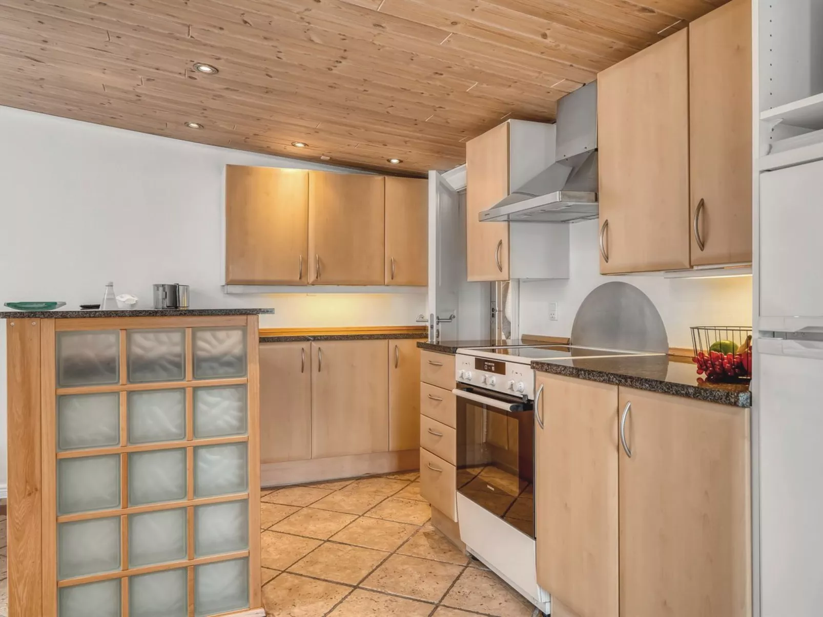 "Aku" - 700m from the sea-Binnen