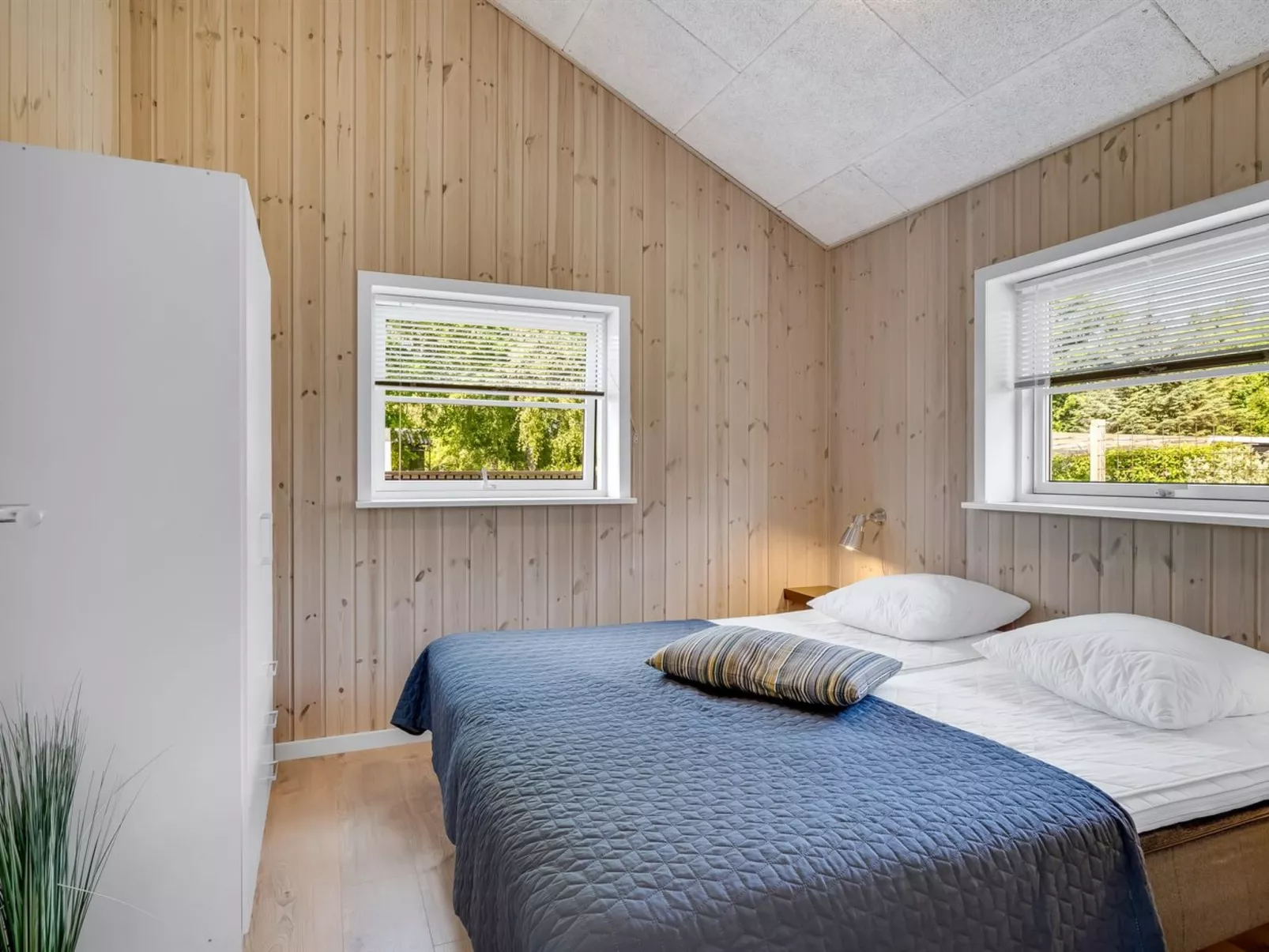 "Ebertine" - 740m to the fjord-Binnen