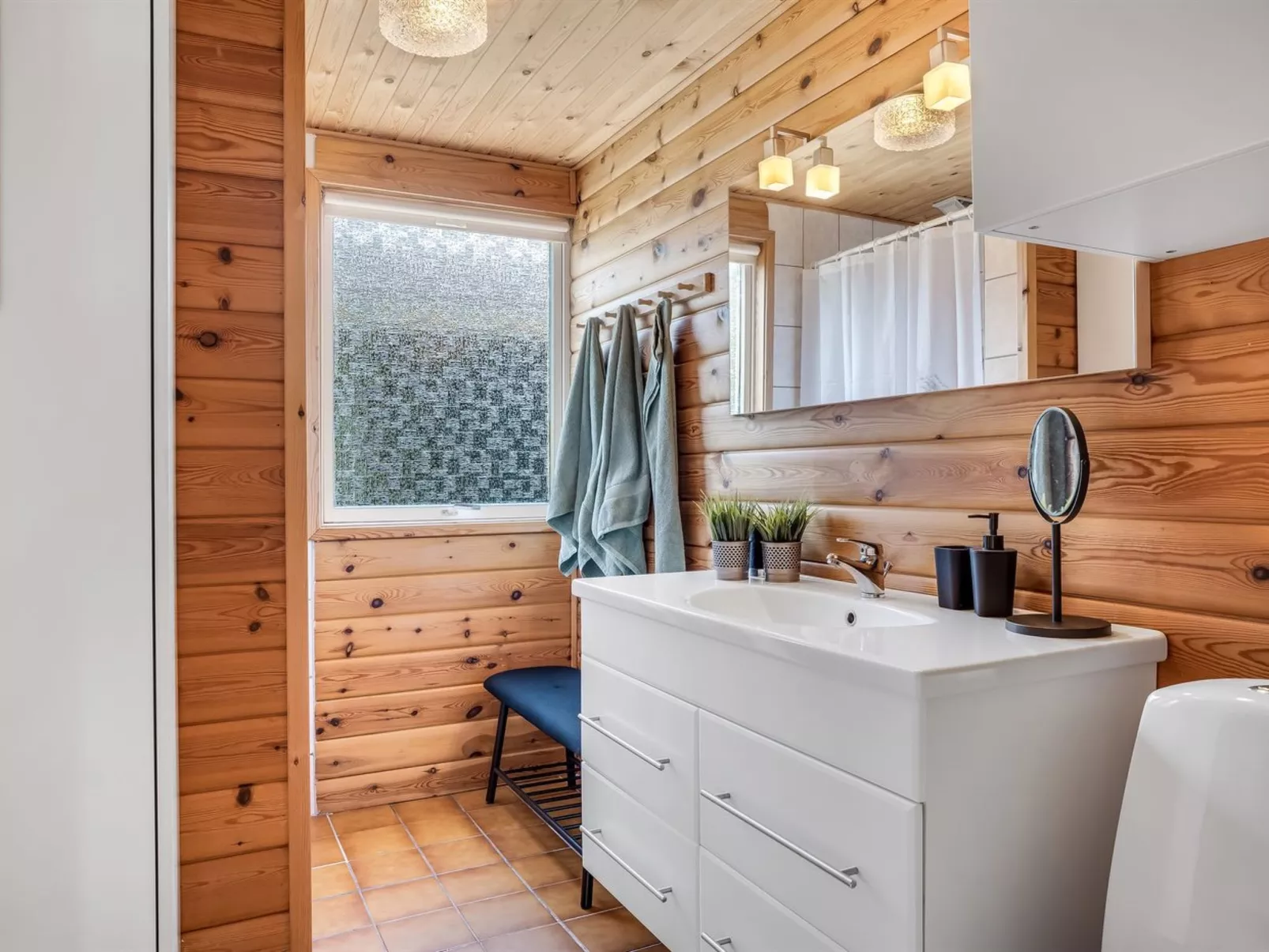 "Laris" - 700m to the fjord-Binnen