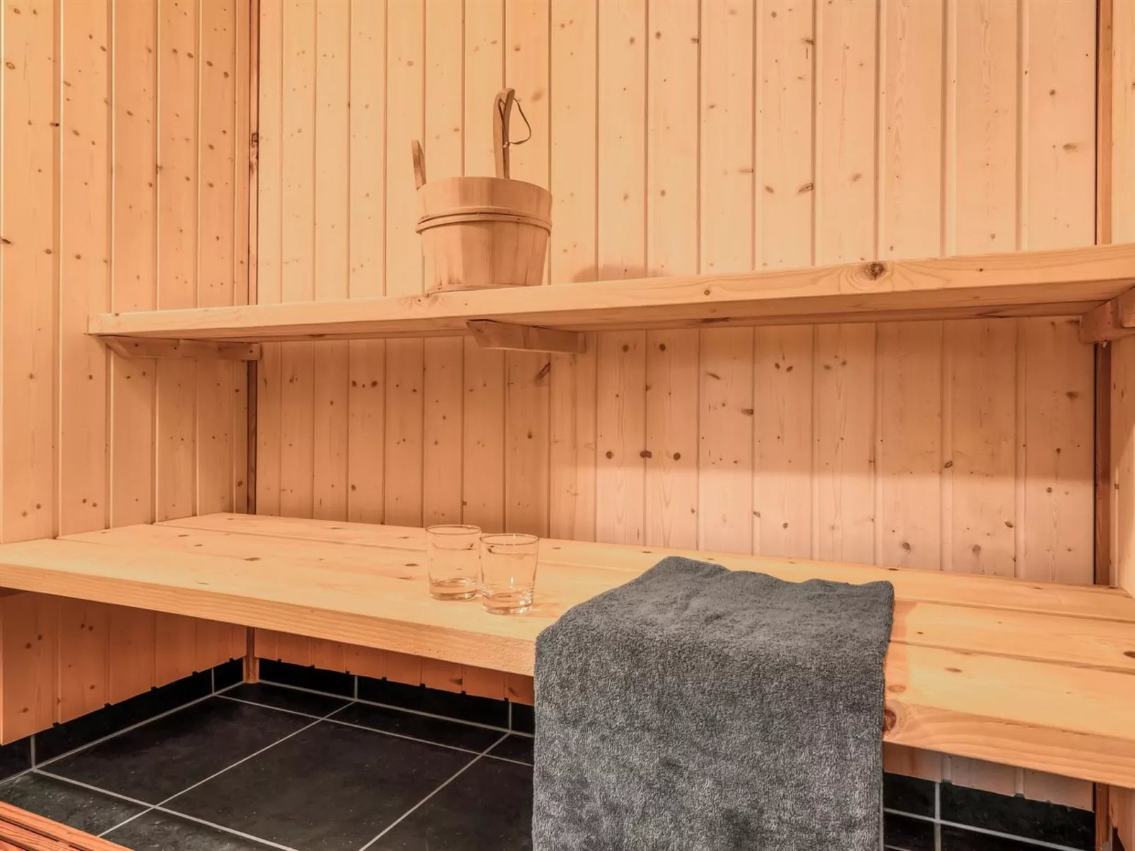 "Devis" -  from the sea-Binnen