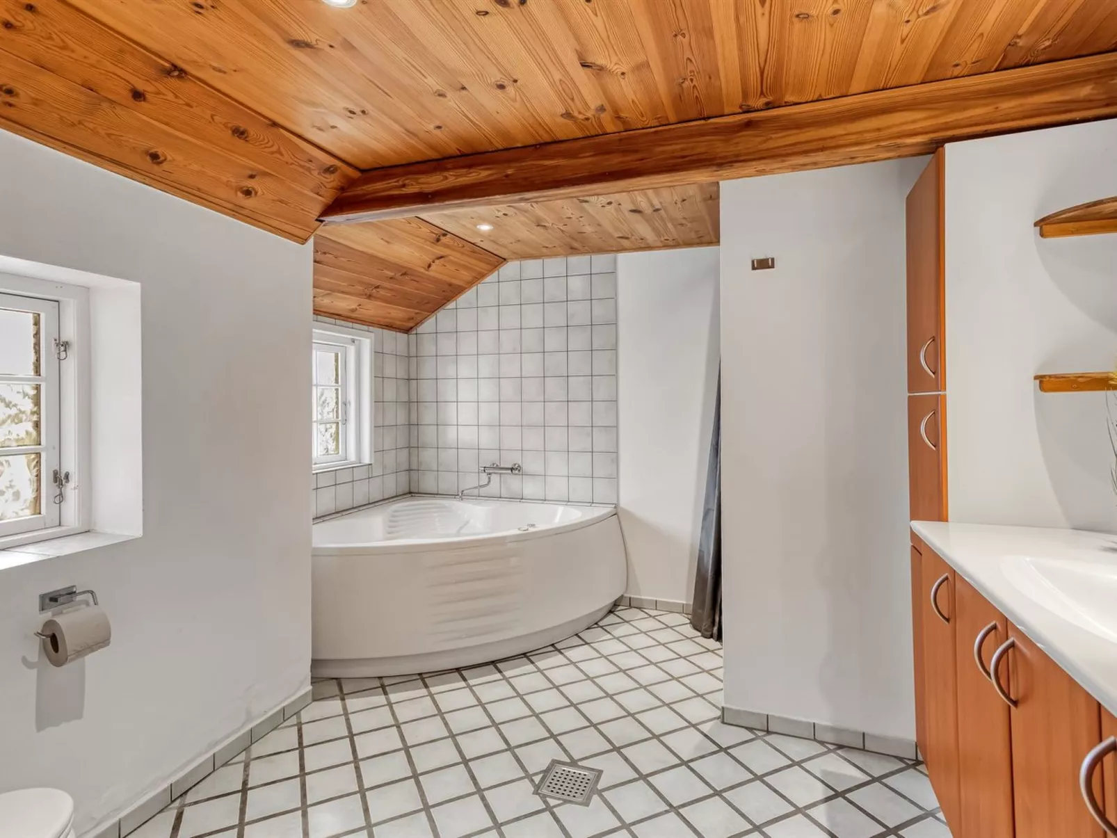 "Yrjö" - 2.5km from the sea-Binnen