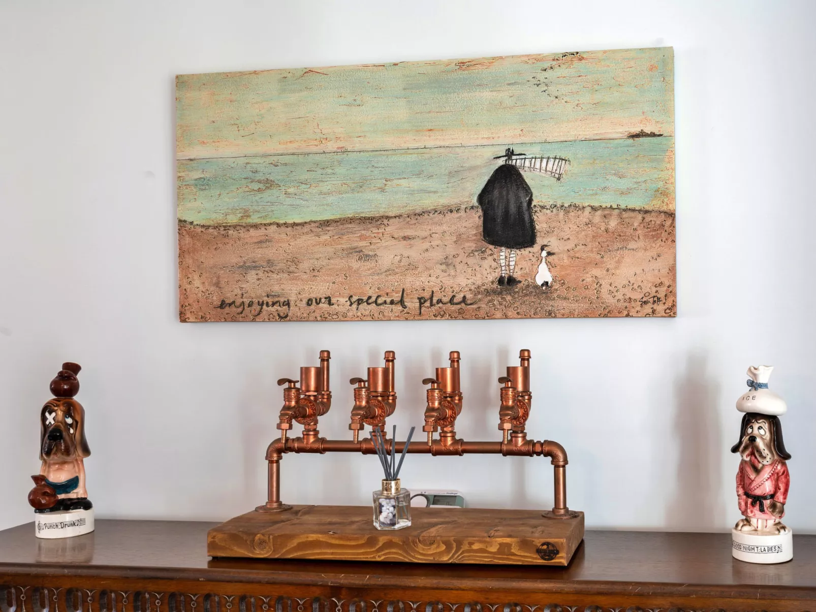 Nicely Tucked Away Cottage-Binnen