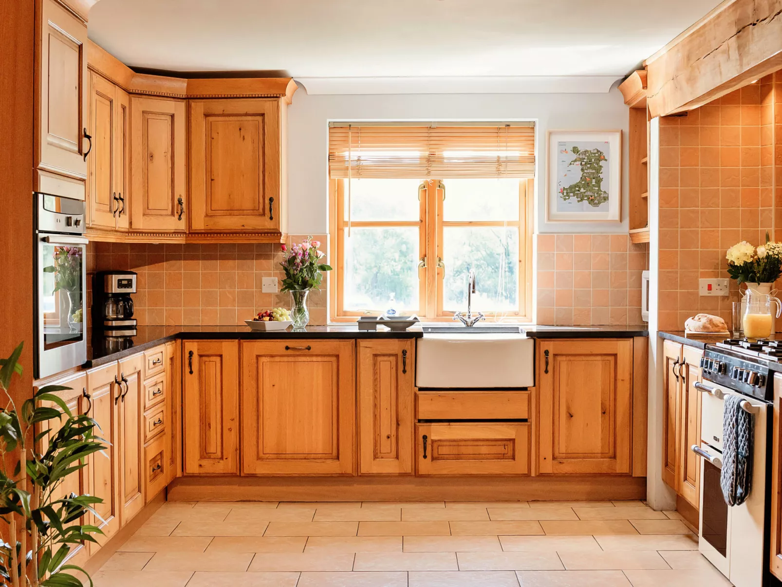 The Welsh Farmhouse-Binnen