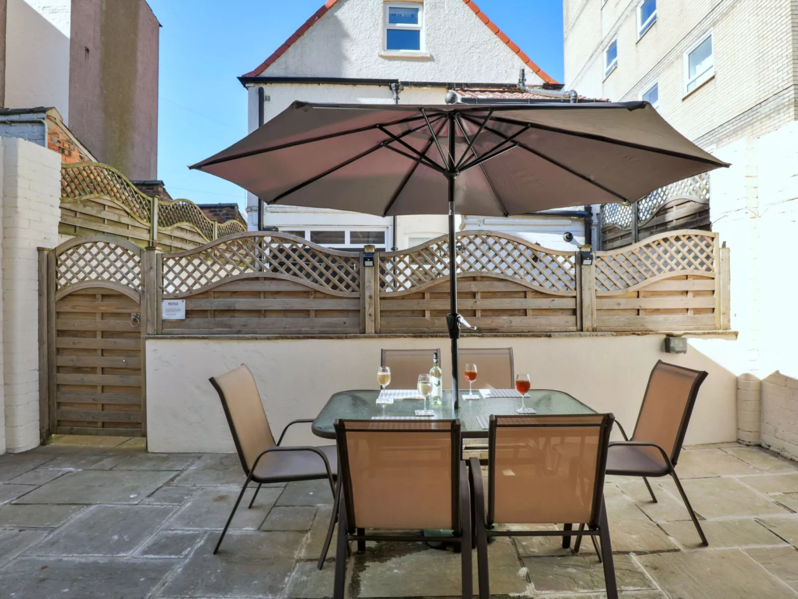 The Boat House - Buiten