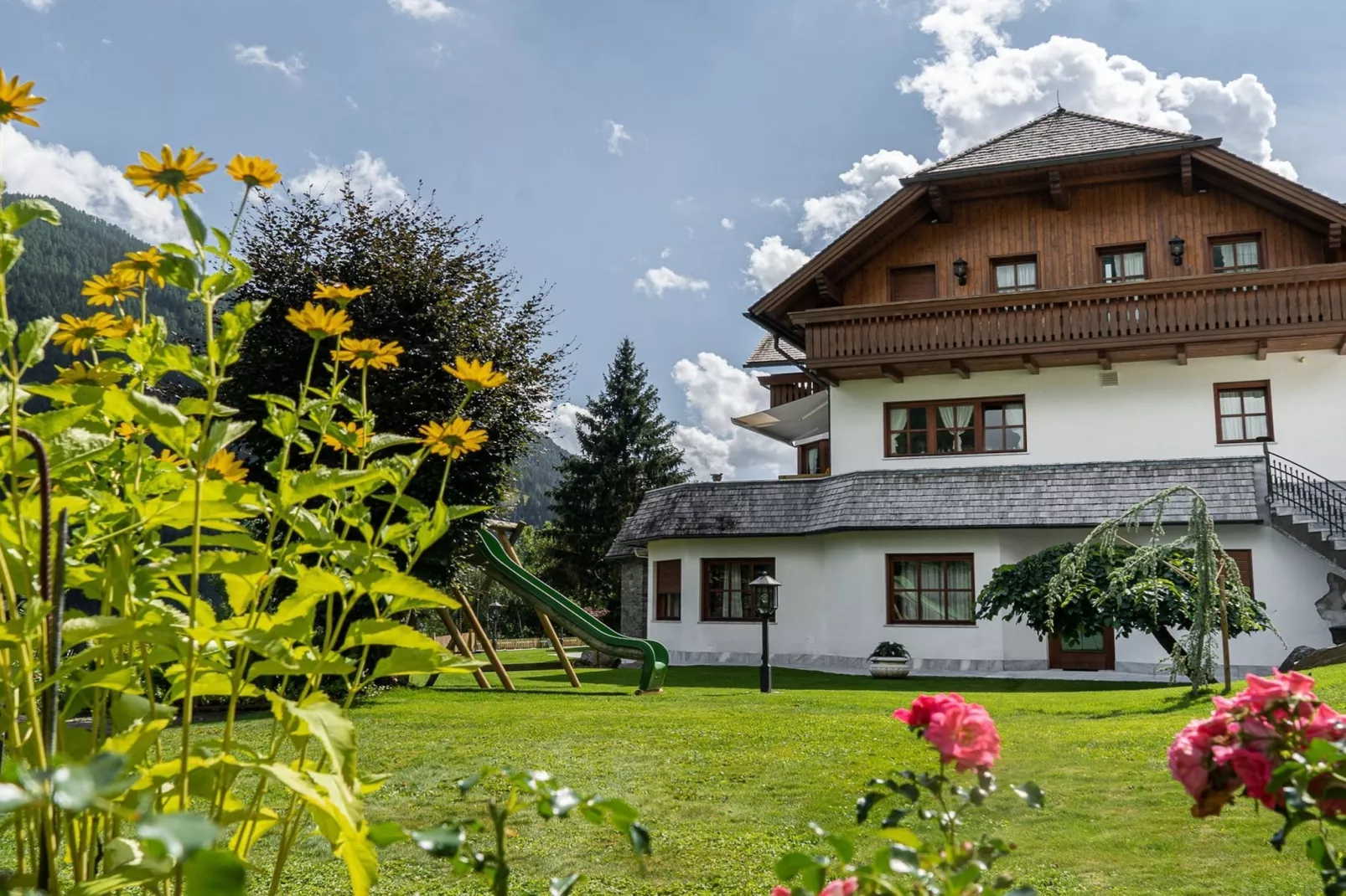 Bad Kleinkirchheim Lush and Spacious Villa with Indoor Pool and Wellness - Seven Bedroom Villa-Buitenlucht