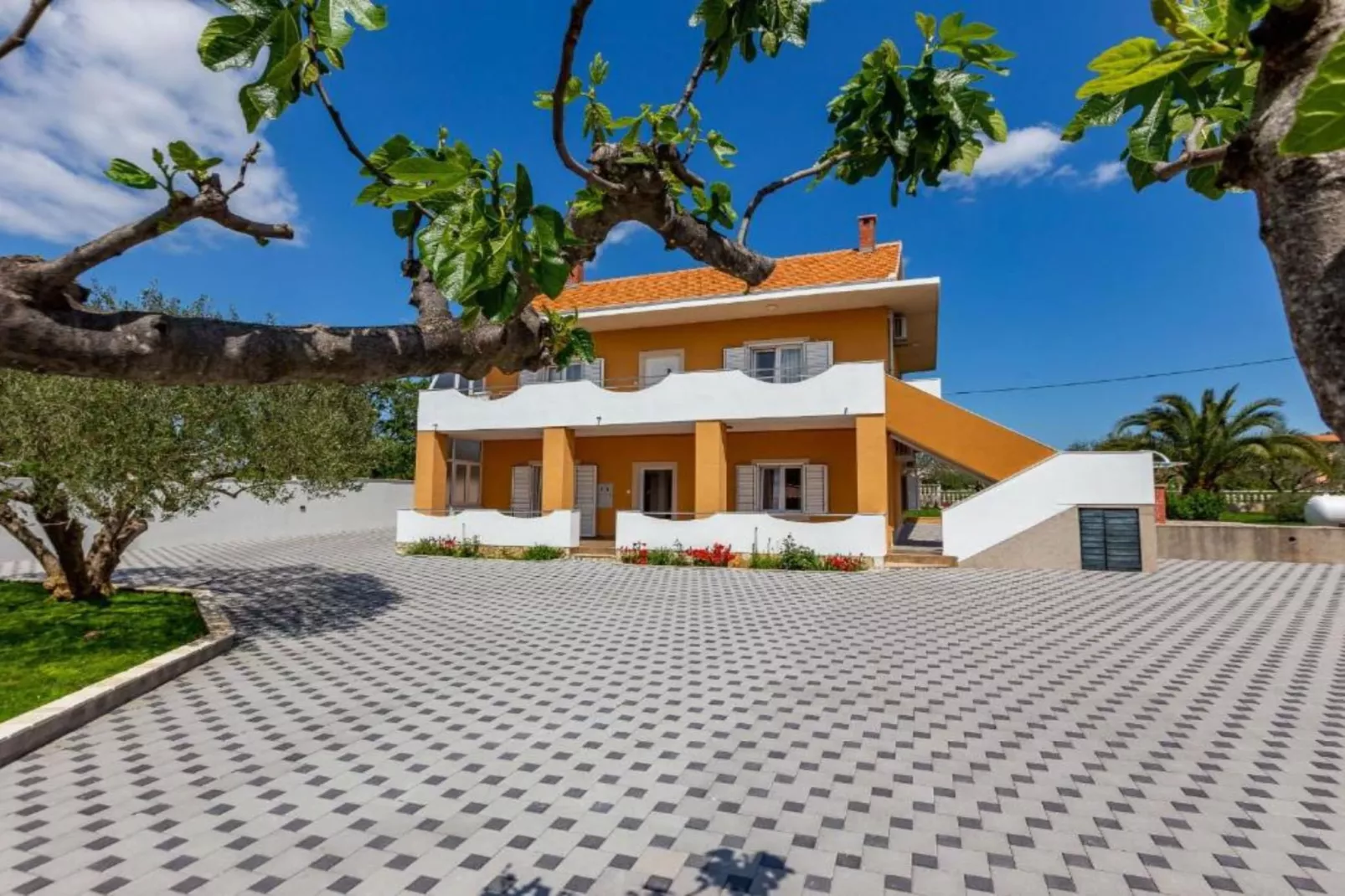 Peaceful Murvica Villa Pool, Garden, and Modern Comfort - Two Bedroom Holiday Home with Private Pool-Buitenlucht