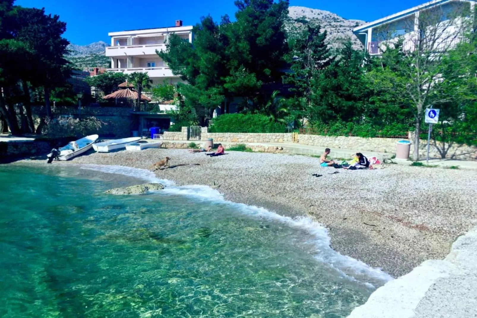 Beach House - 2m from beach - Three Bedroom House-Sfeer