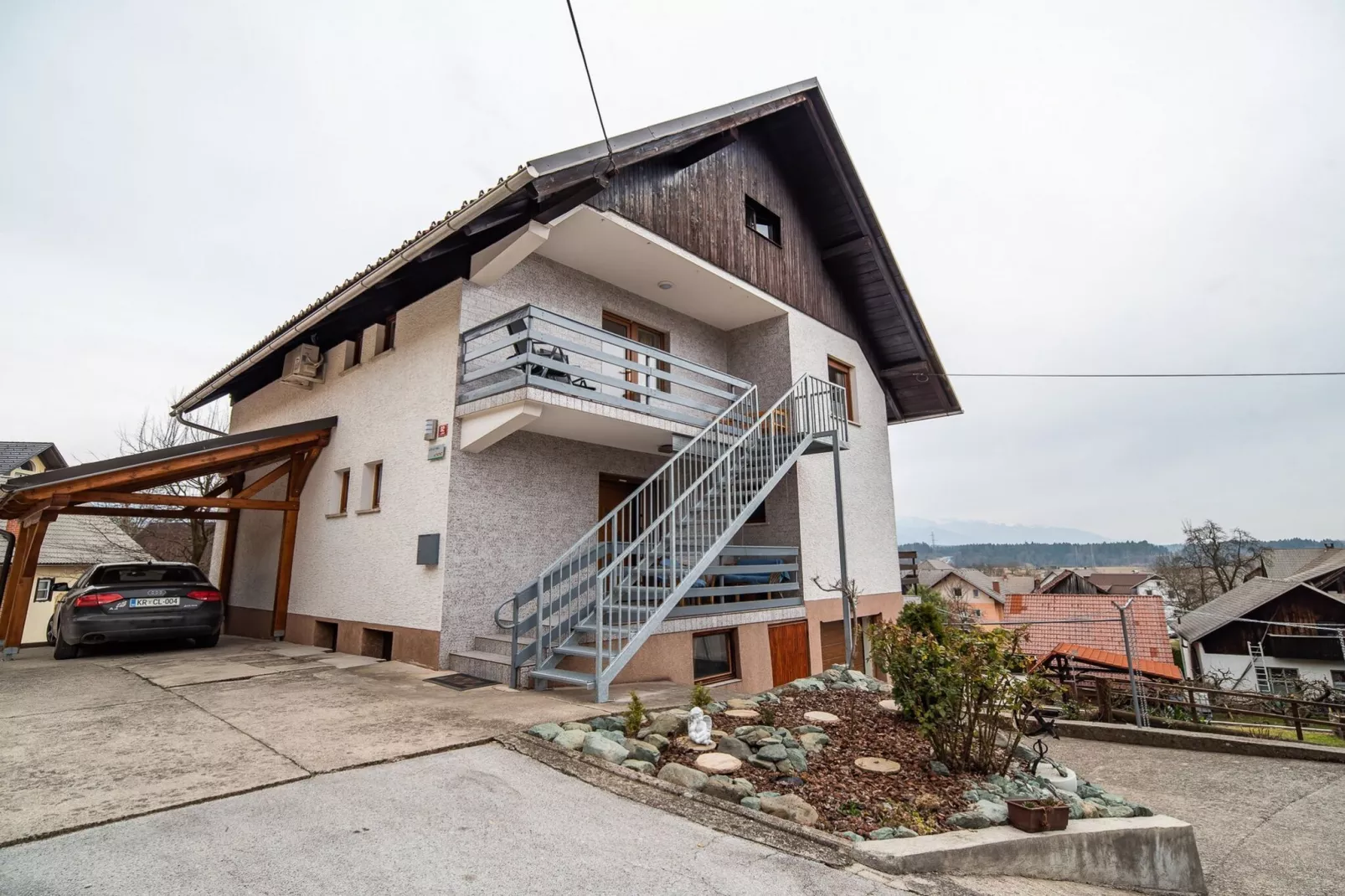 Quiet and Sunny Apartment with Balcony - Two Bedroom Apartment with Balcony-Buitenlucht