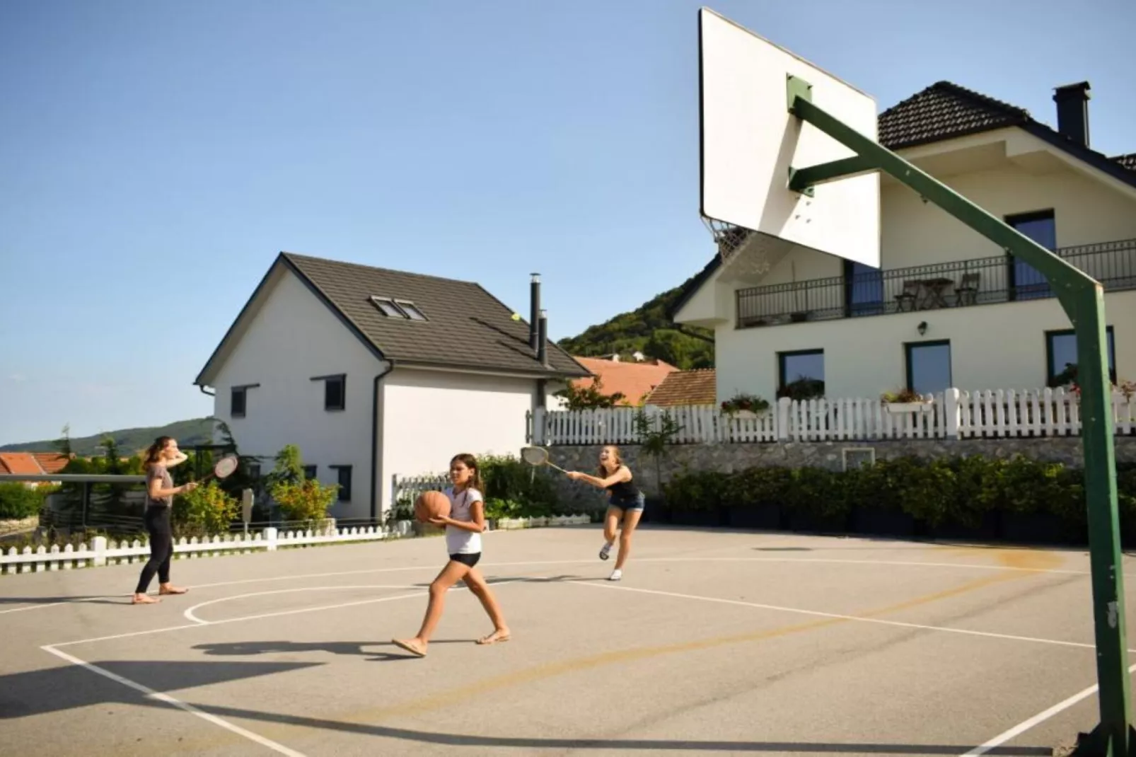 Zevnik Quiet Retreat with Stunning Views and Equestrian Activities - Standard One Bedroom Apartment-Buitenlucht