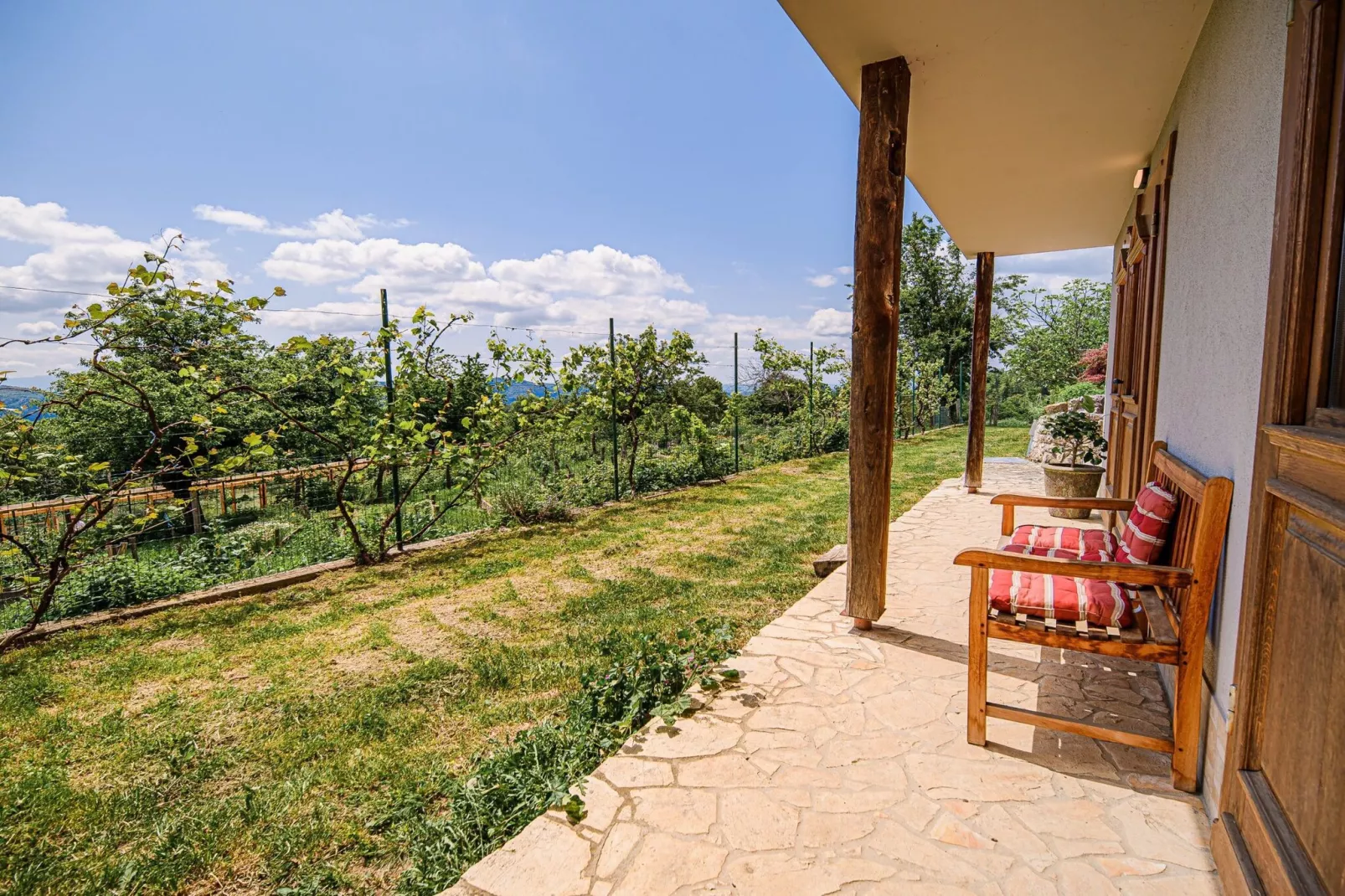 Hidden Authentic Haven Apartments - One Bedroom Apartment with Terrace-Buitenlucht