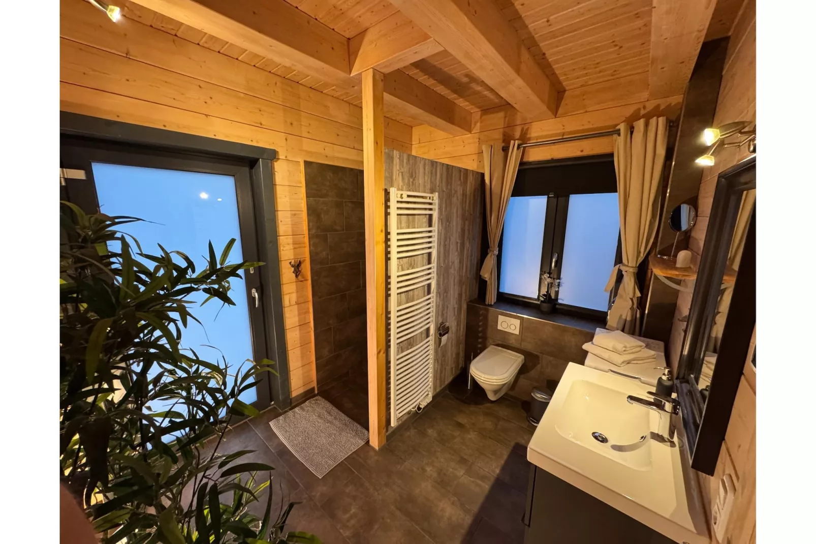 Romantik-"Hütte"-Badkamer