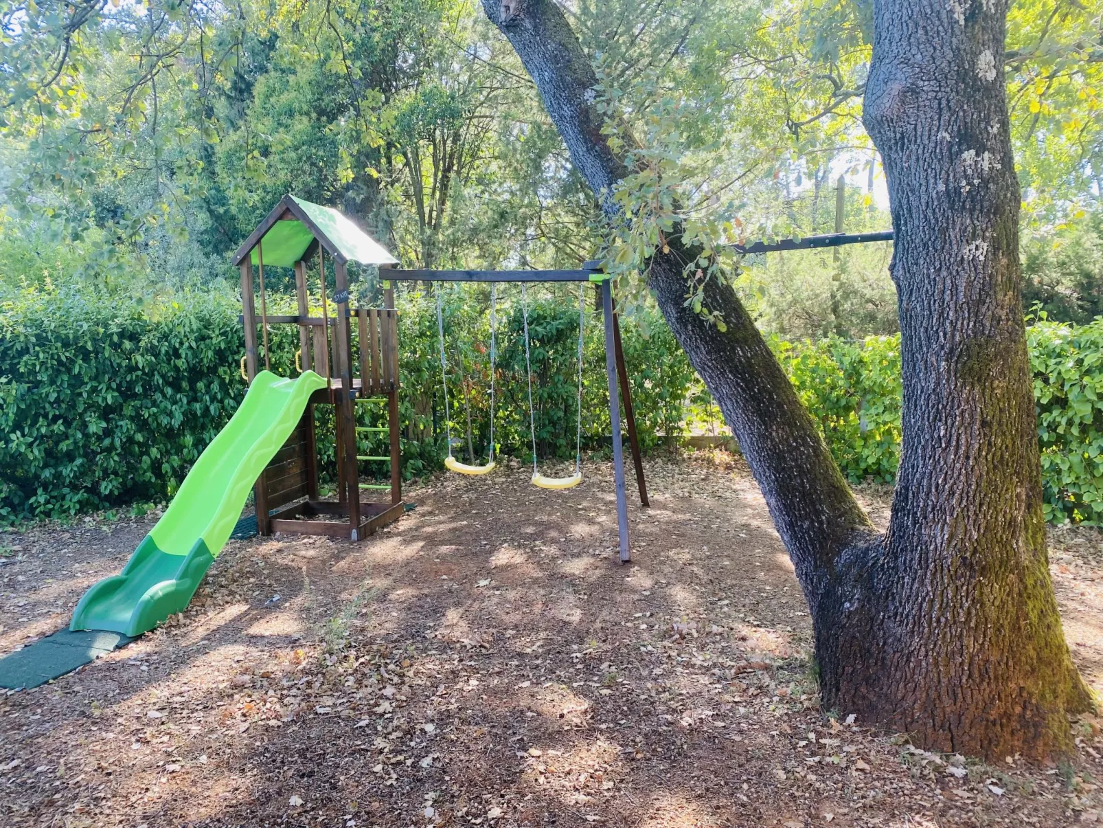 Les Pierres Fleuries-Buiten