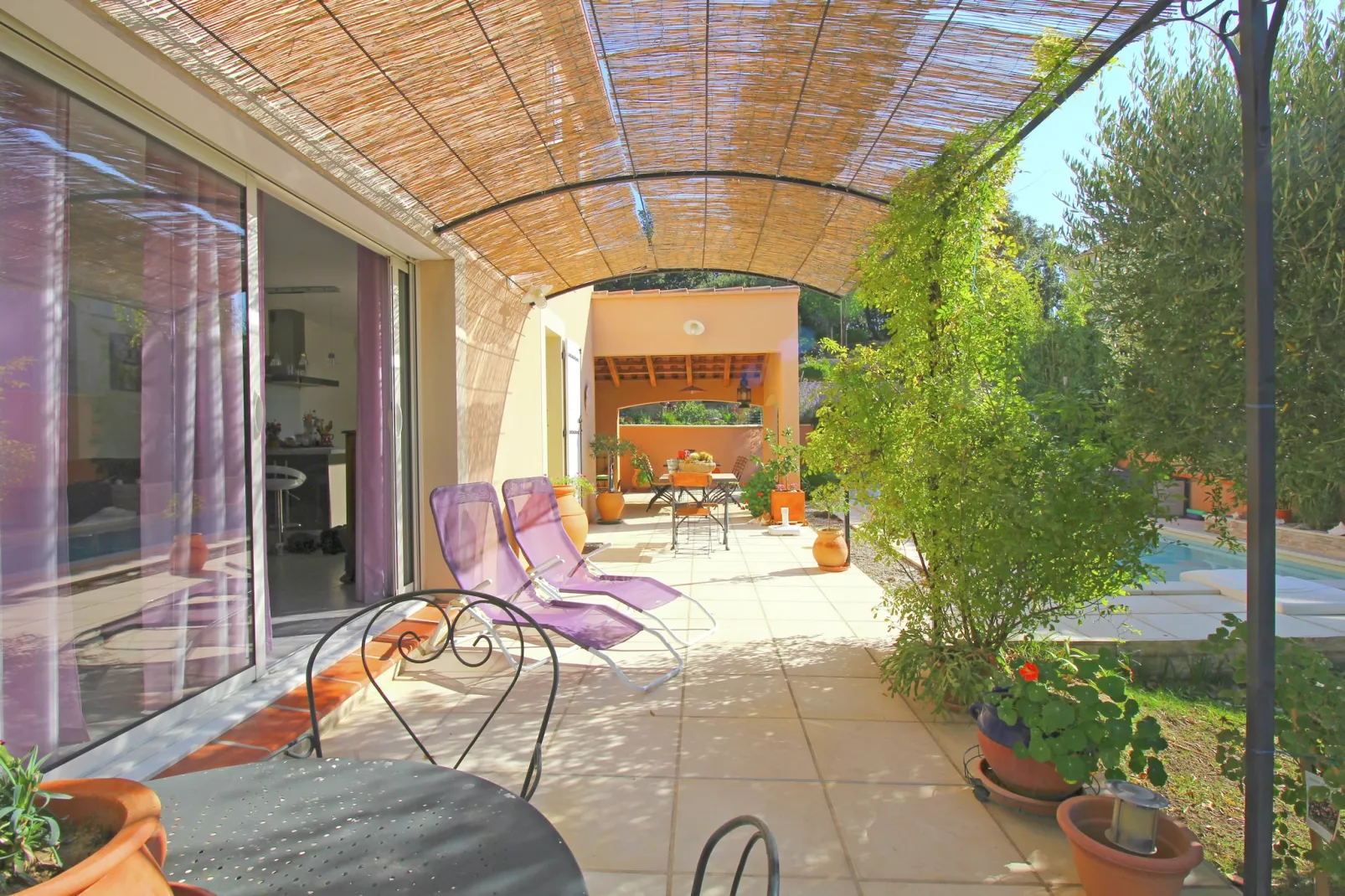 Prachtig vakantiehuis met privézwembad-Terrasbalkon