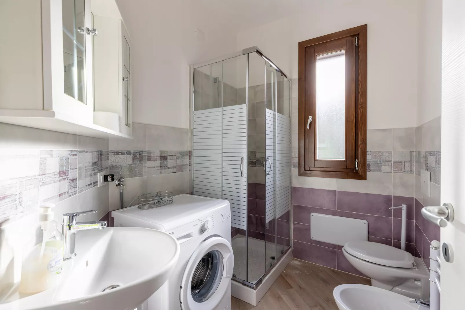 TRILO 1 MAREBLU 1P-Badkamer