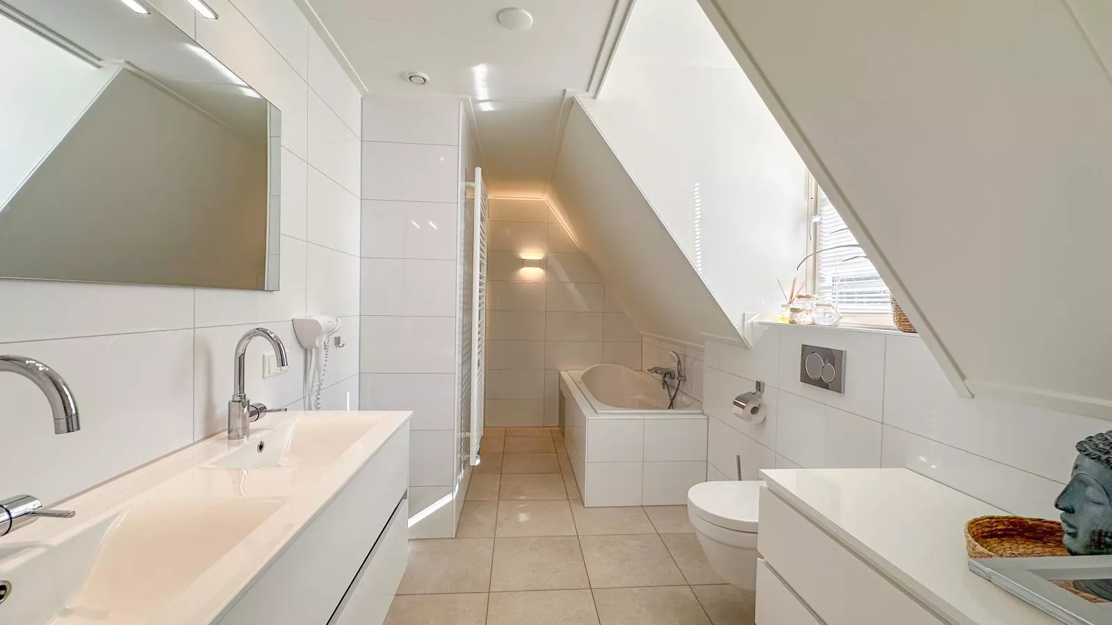 Dune Deluxe 81-Badkamer