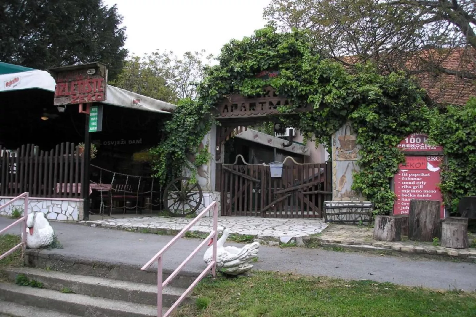 Rooms Zeko - Comfort Double Room with Terrace and Kitchenette-Buitenlucht