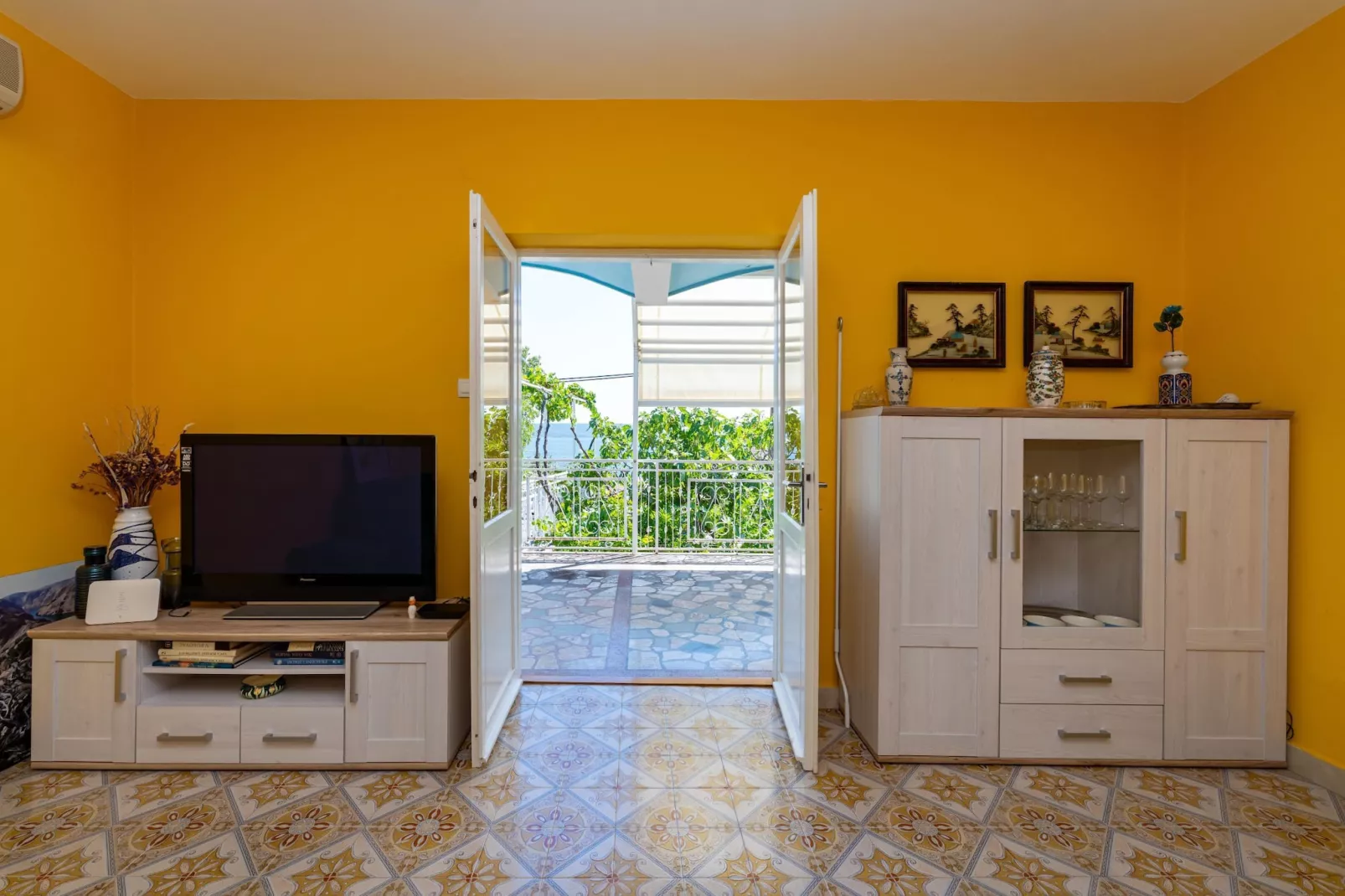 Vacation house Maslenica-Woonkamer