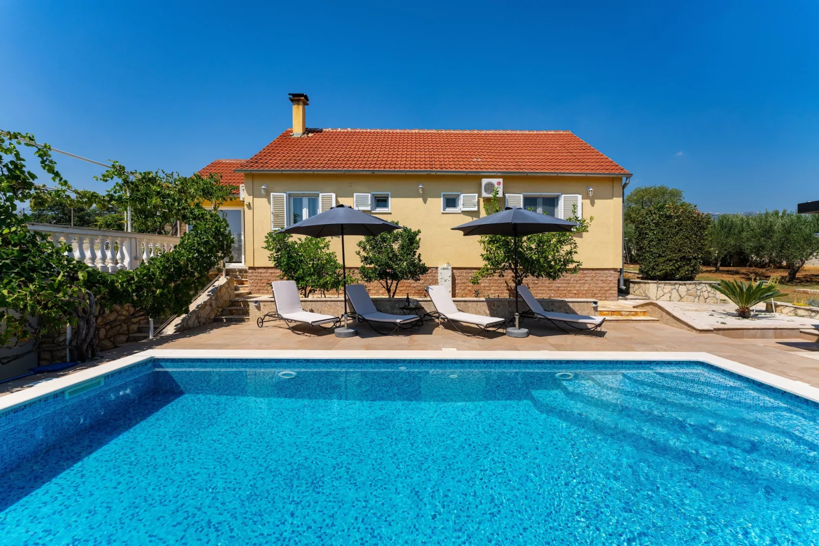 Villa Sucic with private pool-Zwembad