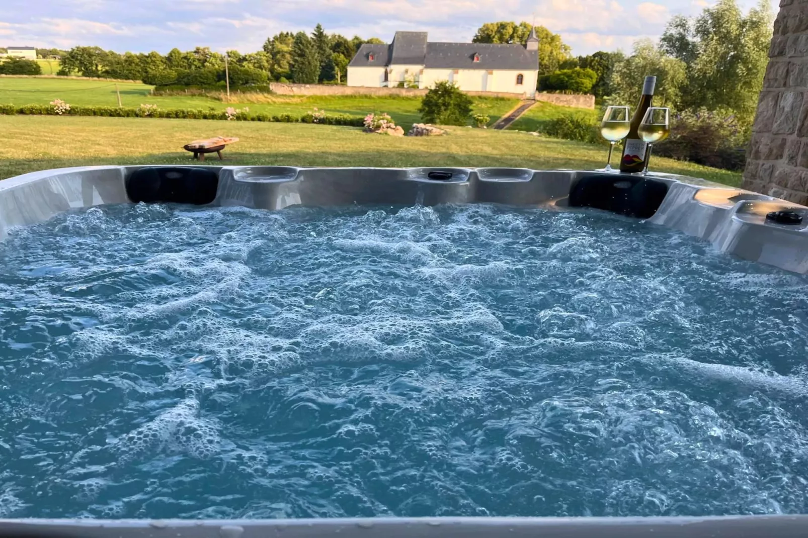 Eifel-Finca mit Whirlpool und Gartenlounge-Wellness