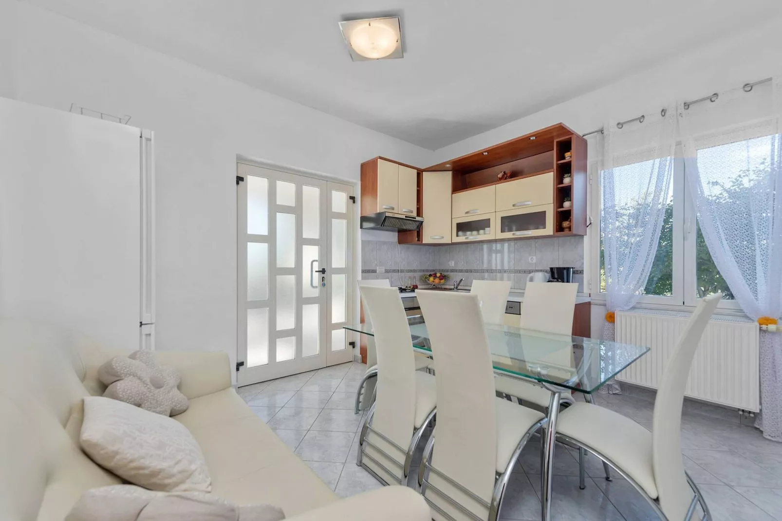 Sport & Spa Villa Neoric-Eetkamer