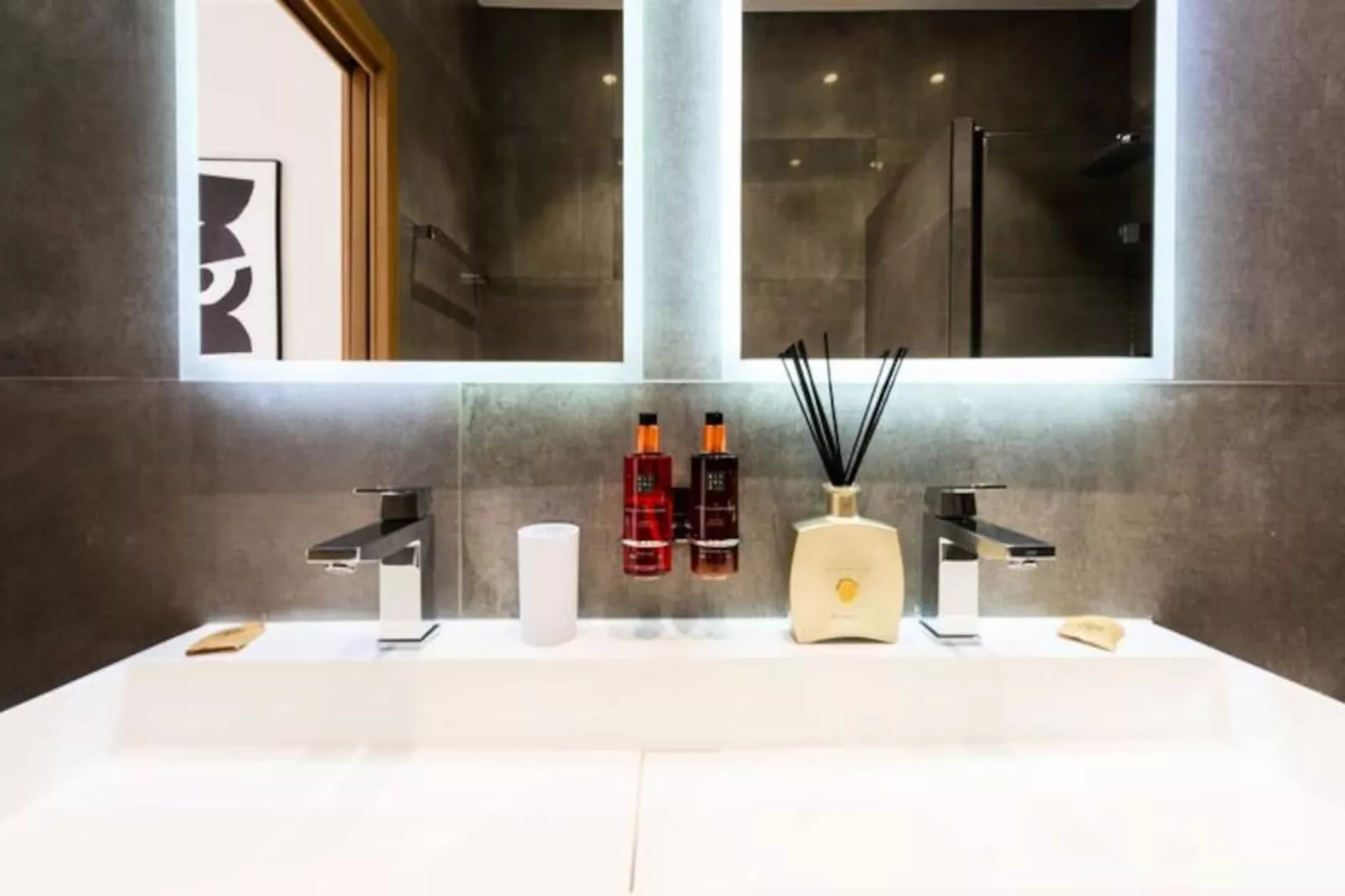 Résidence Duplex 145m² Terrasse Et Ascenseur Privé-Niet-getagd