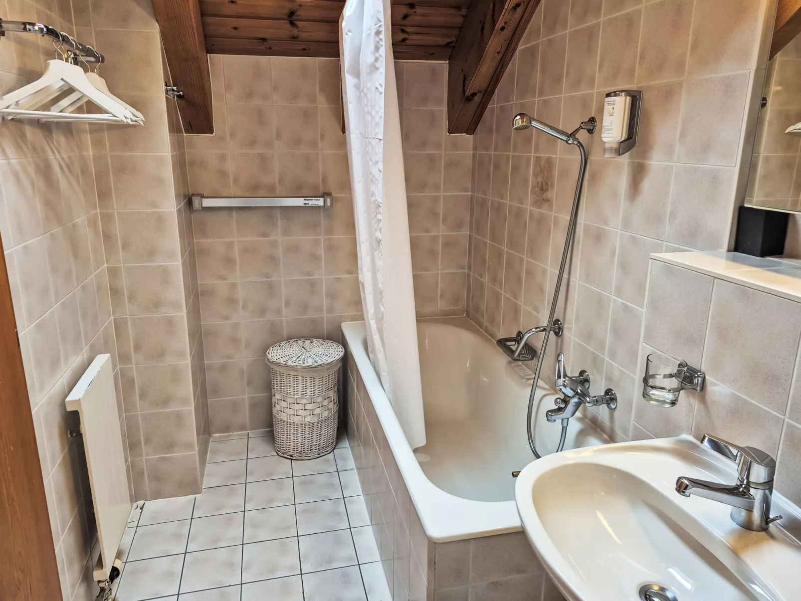 Les Thermalies 202-Binnen