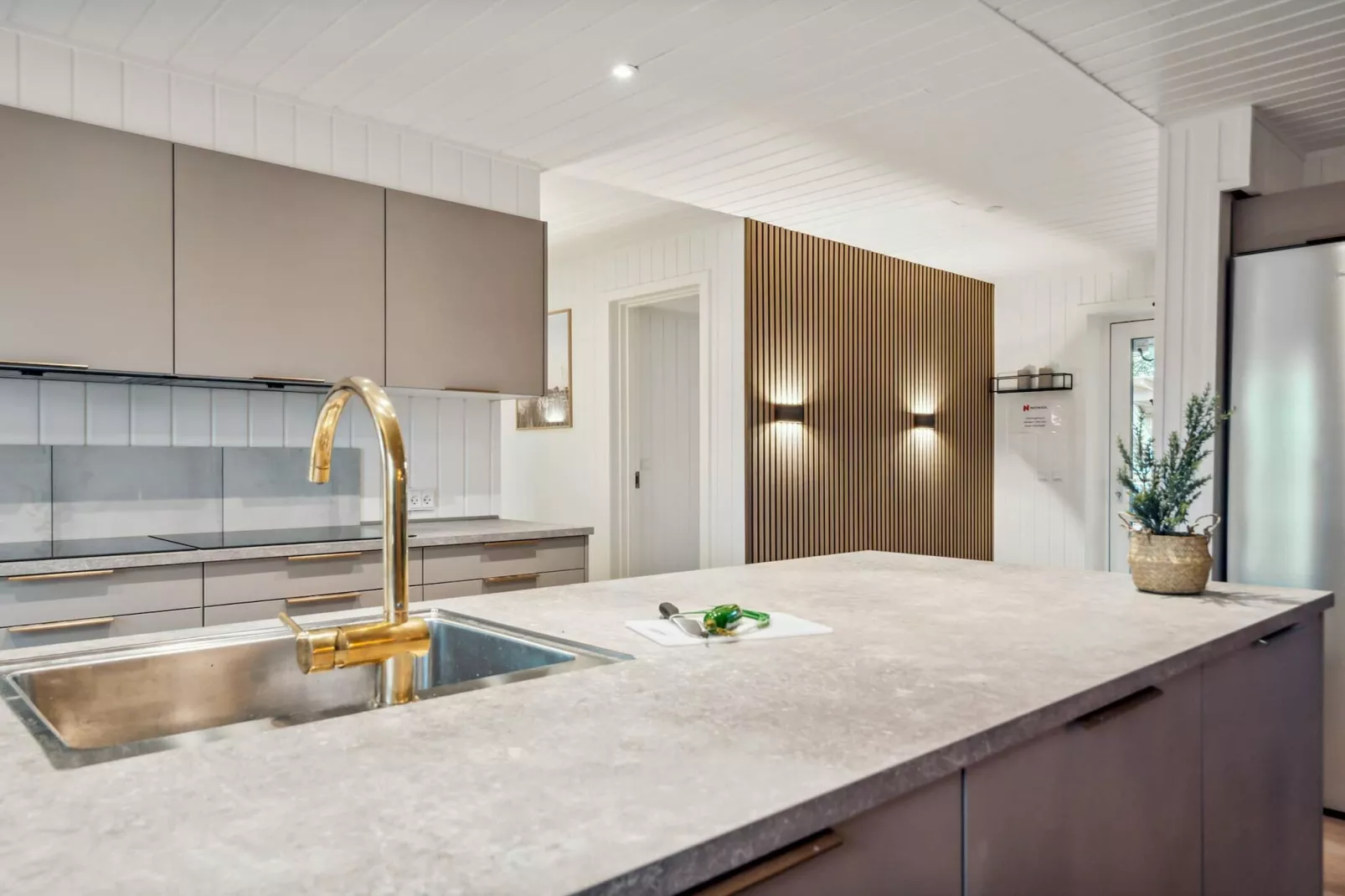 Zeezijde retraite met zwembad -- By Traum Ferienwohnungen-Binnen