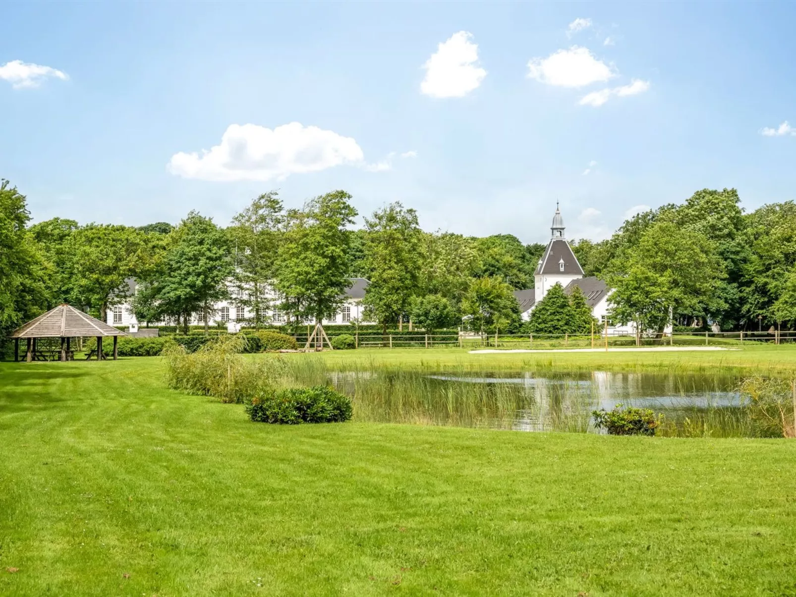 "Edine" - 4.5km from the sea-Binnen