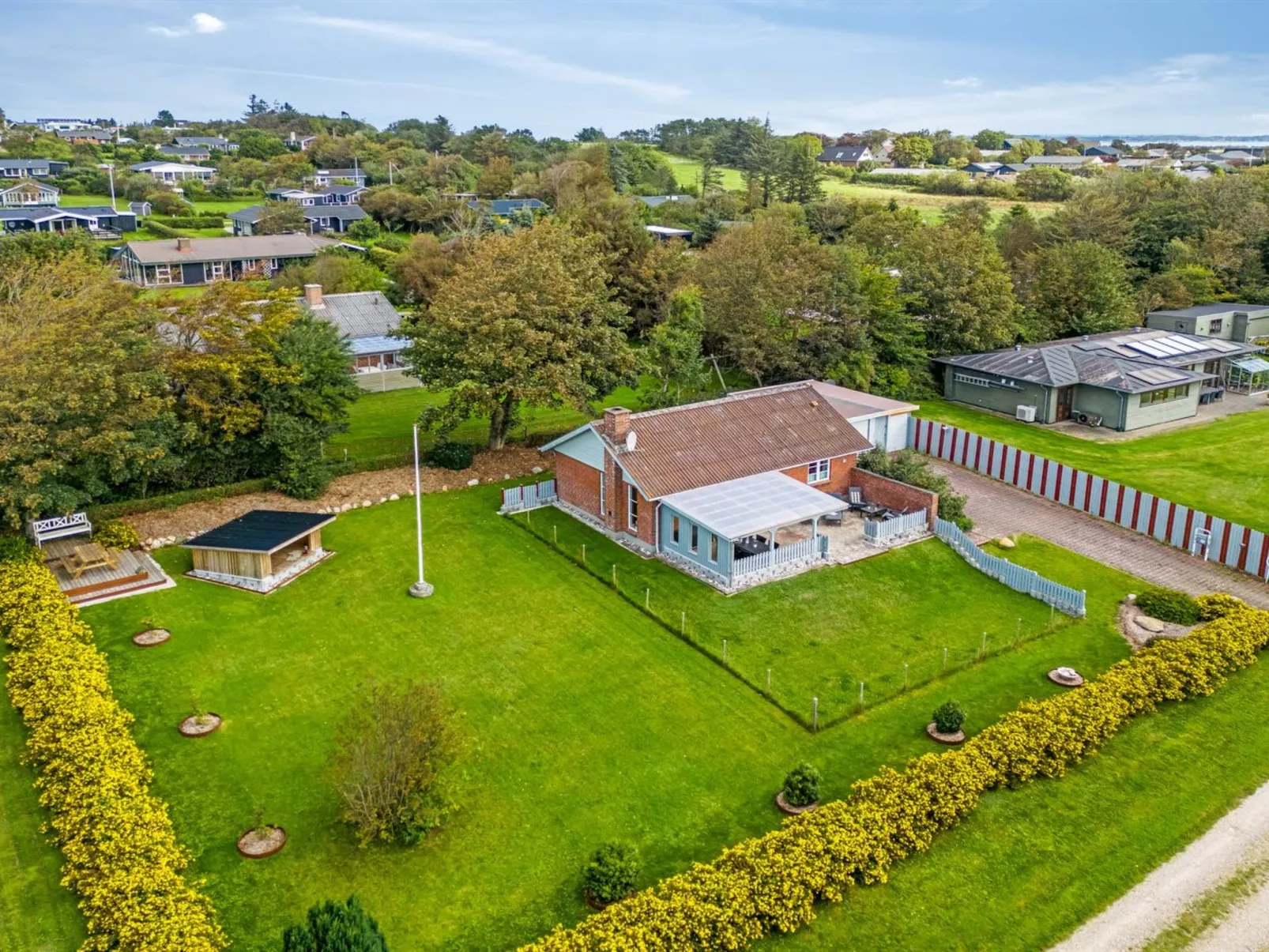 "Tuki" - 700m to the fjord-Buiten