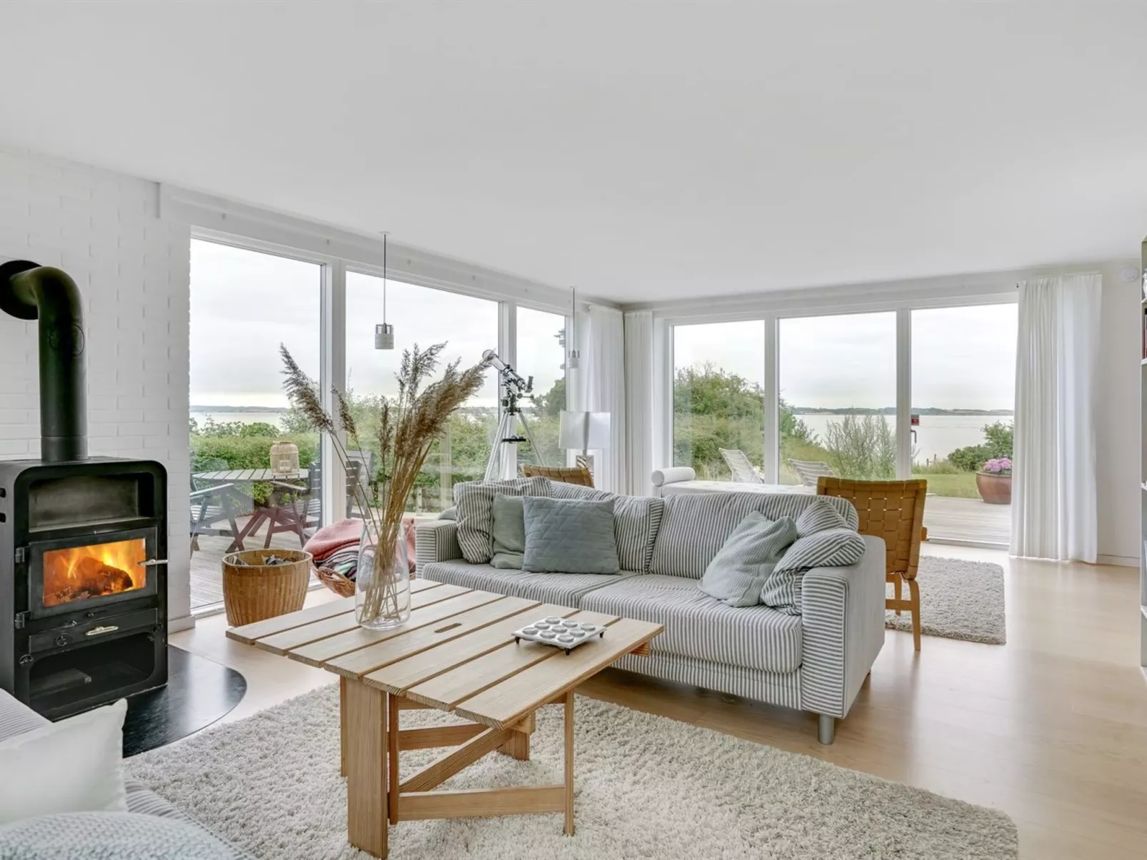 "Sissela" - 5m from the sea-Binnen