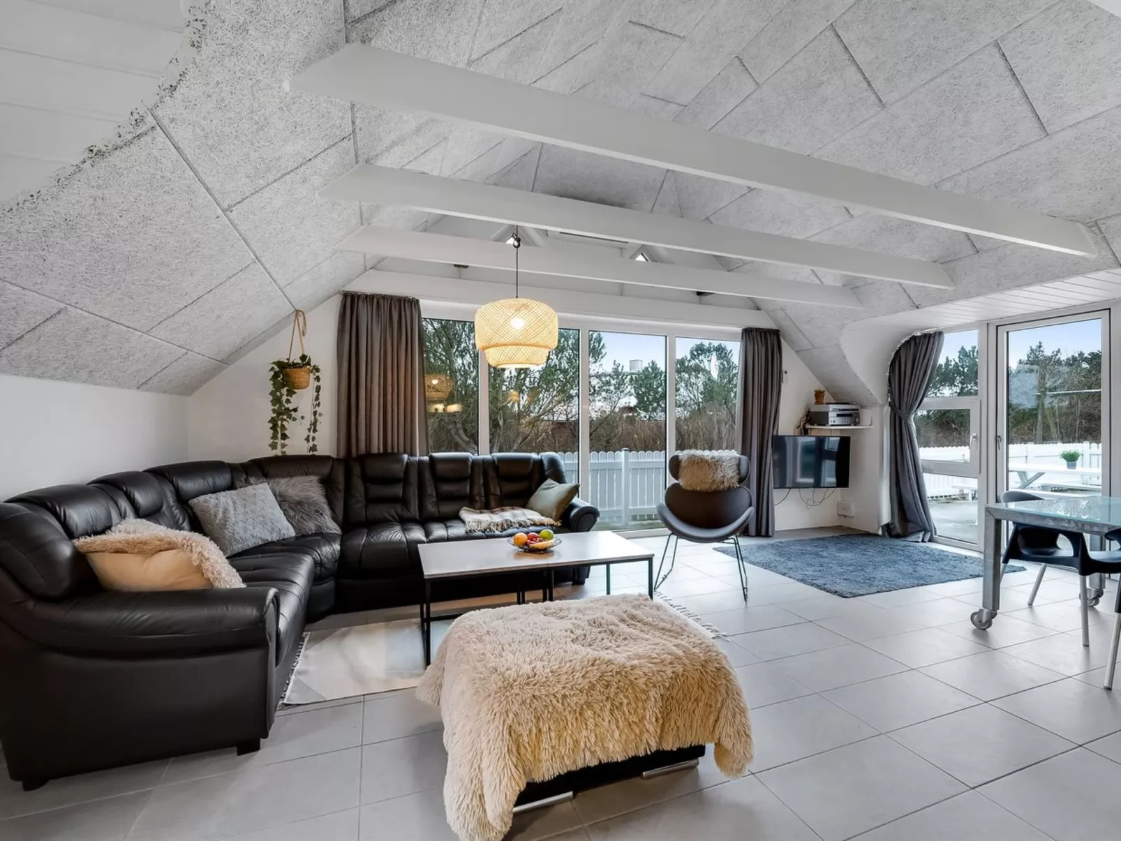 "Severine" -  from the sea-Binnen