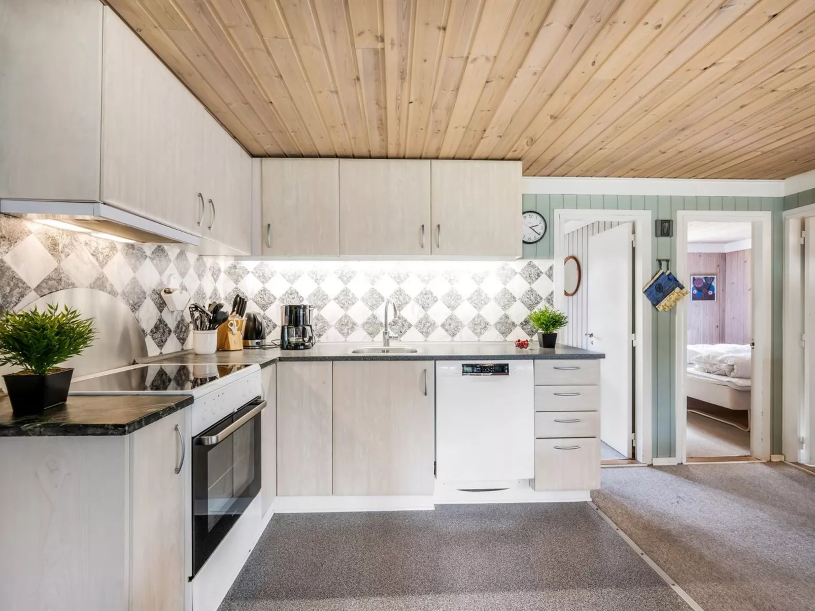 "Yardila" - 1.5km from the sea-Binnen