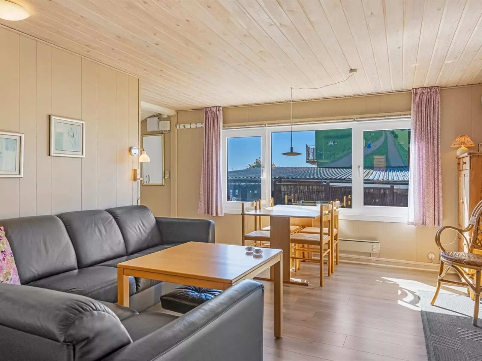 "Star" - 100m from the sea-Binnen