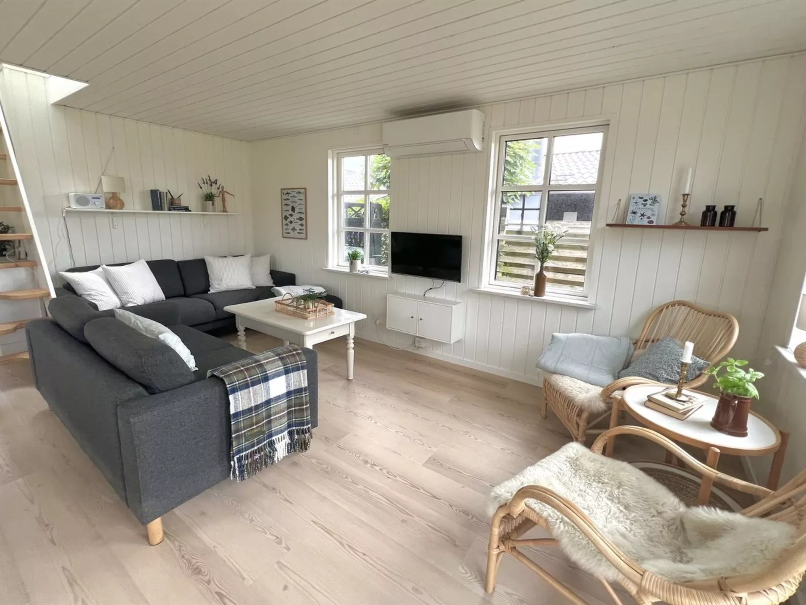 "Ajvi" - 50m from the sea-Binnen