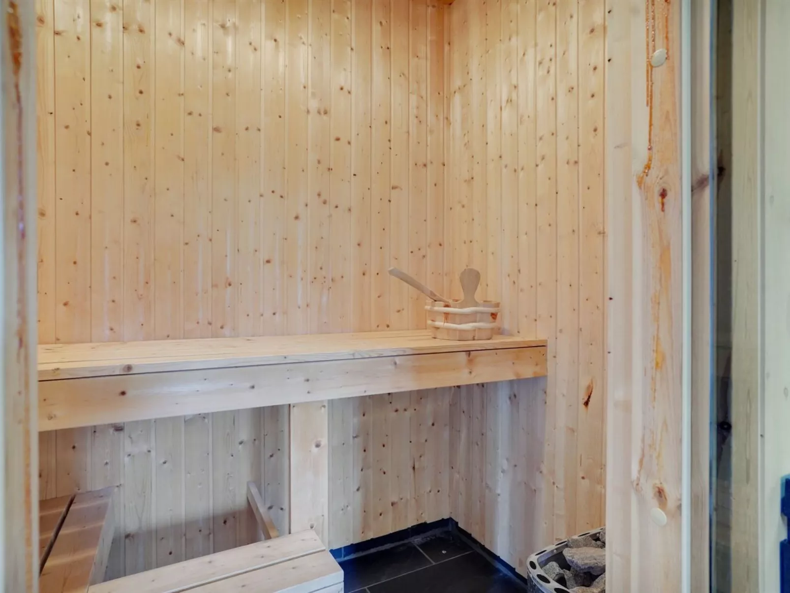 "Mayke" - 900m from the sea-Binnen