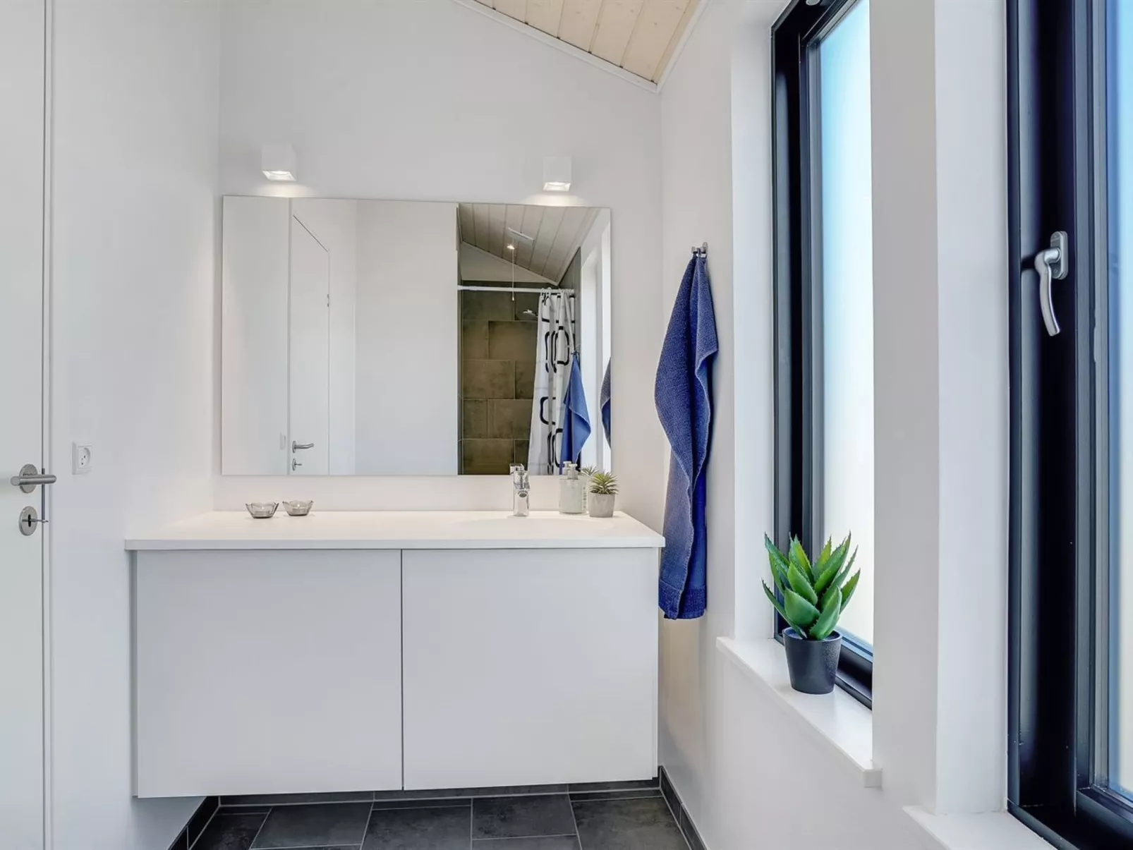 "Aiko" - 50m from the sea-Binnen