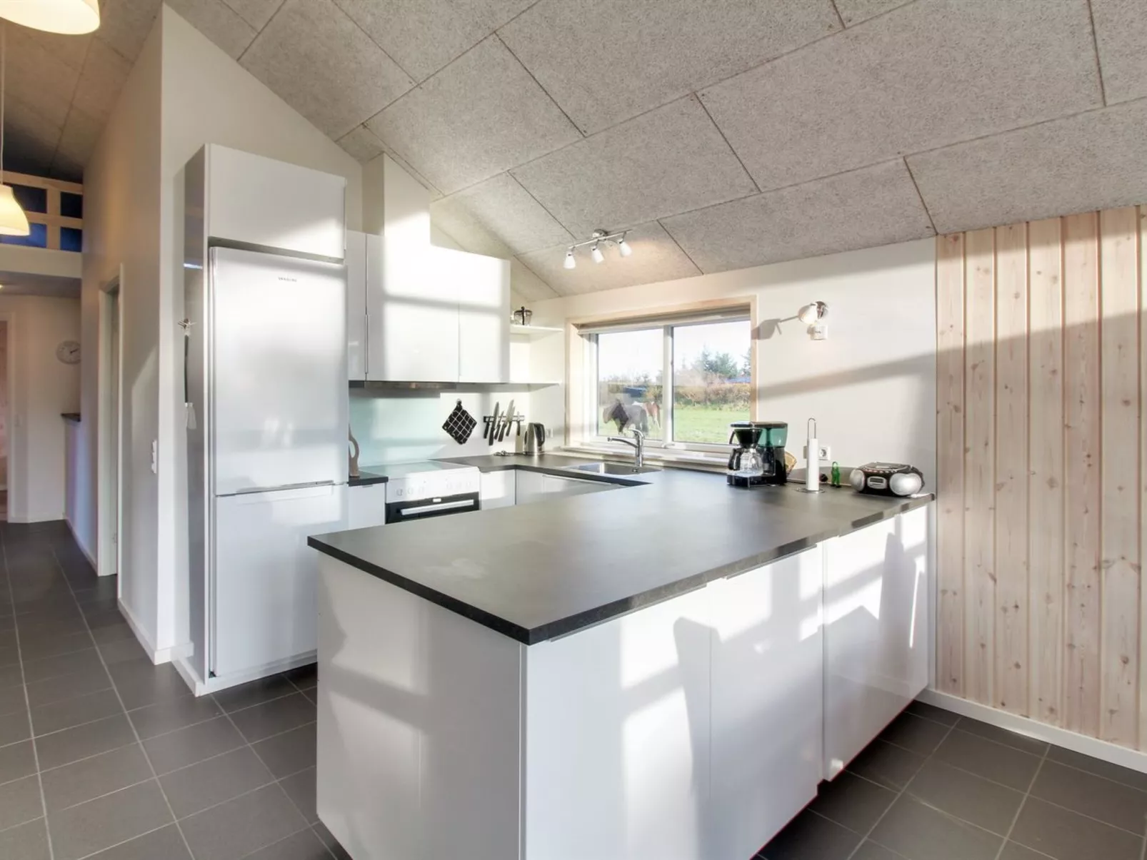 "Ethel" - 1.5km to the fjord-Binnen