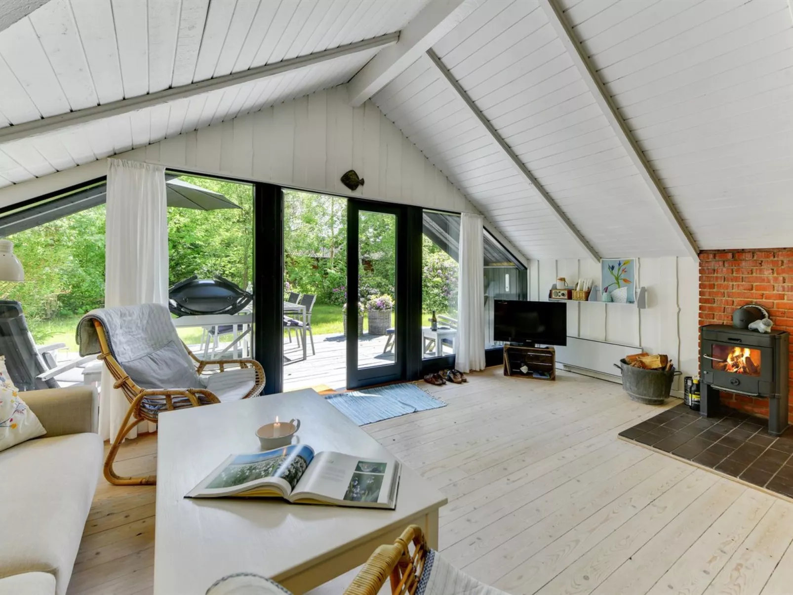 "Alika" - 200m to the fjord-Binnen