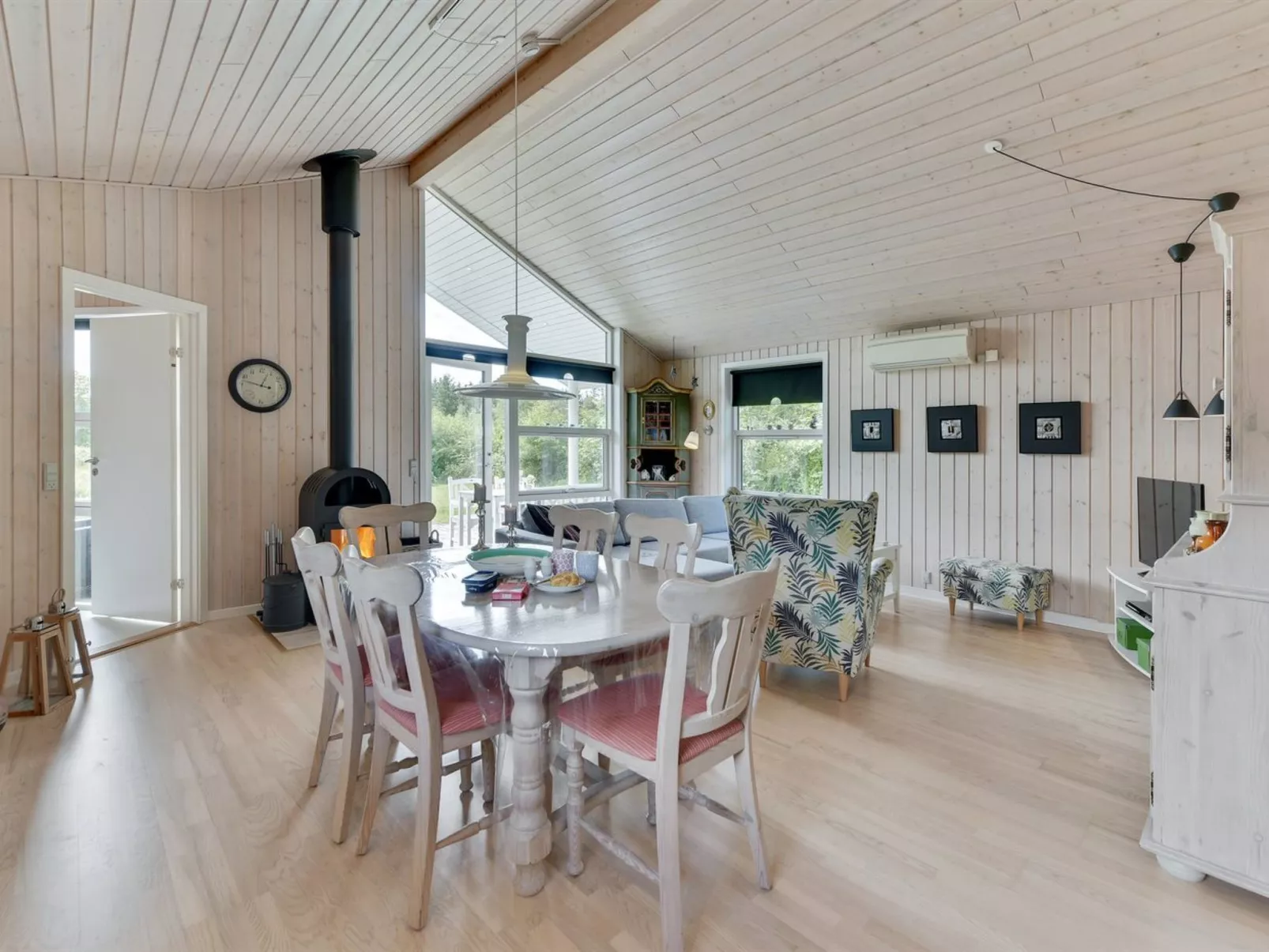 "Estrid" - 30km from the sea-Binnen