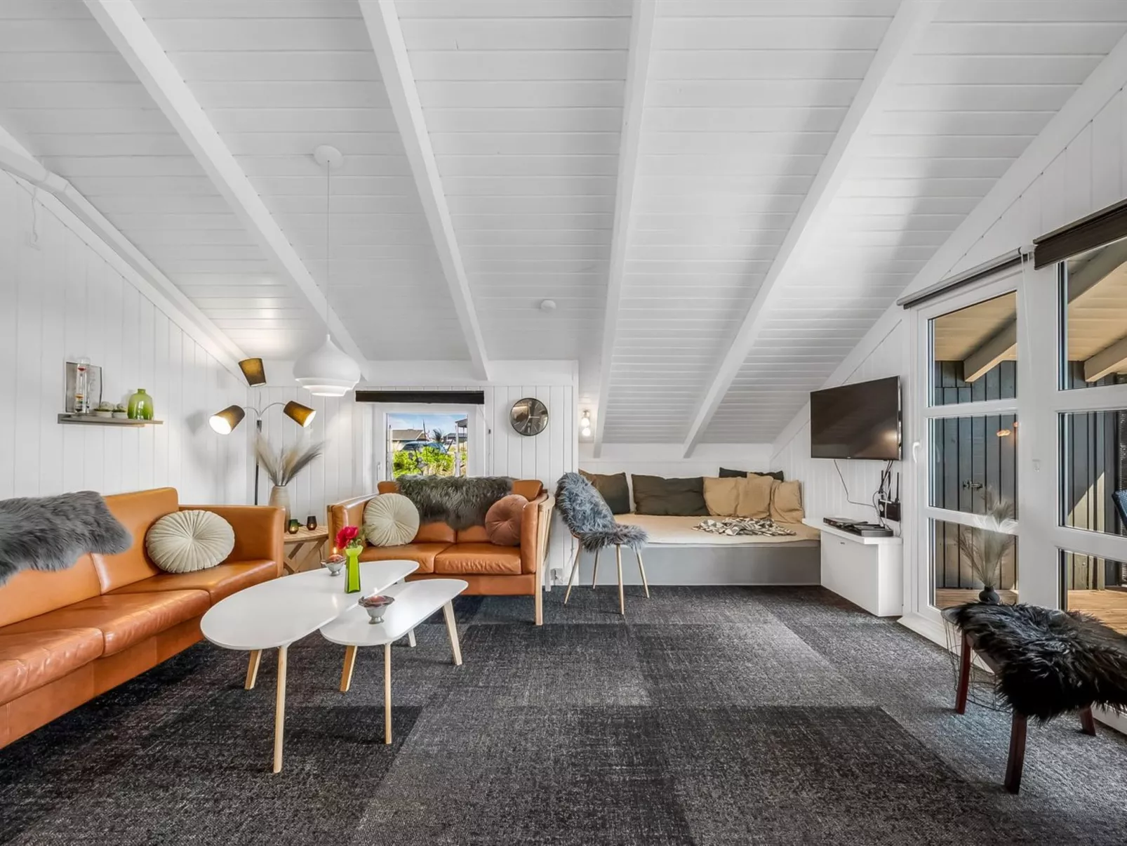 "Henning" -  from the sea-Binnen