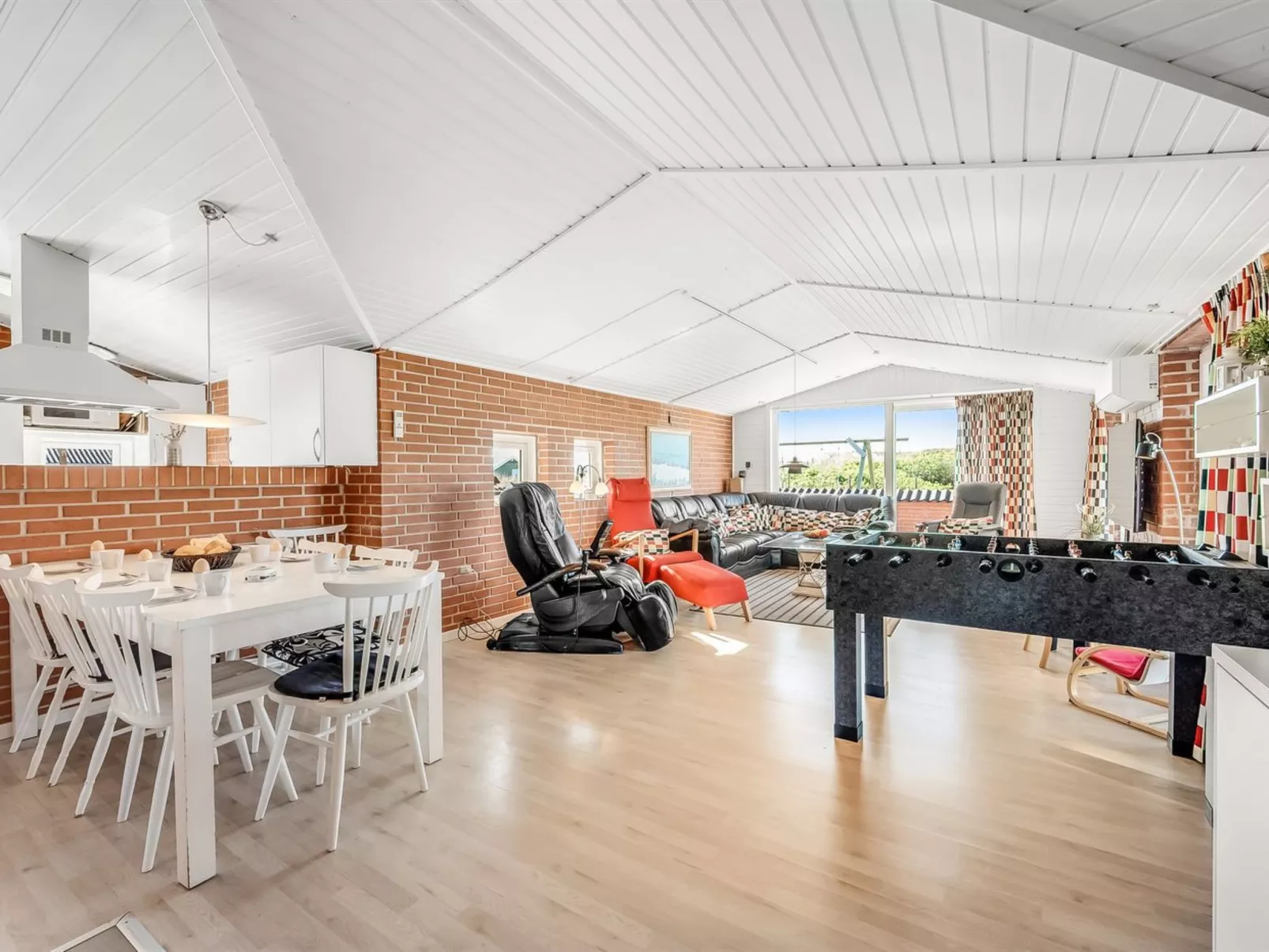 "Fia" -  from the sea-Binnen