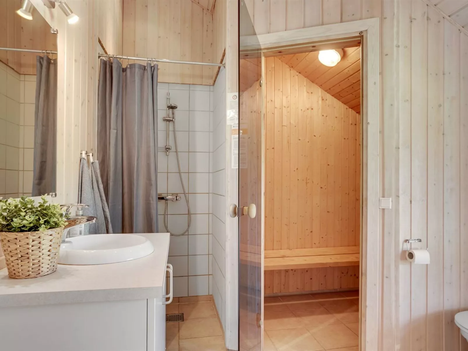 "Richard" - 4km from the sea-Binnen